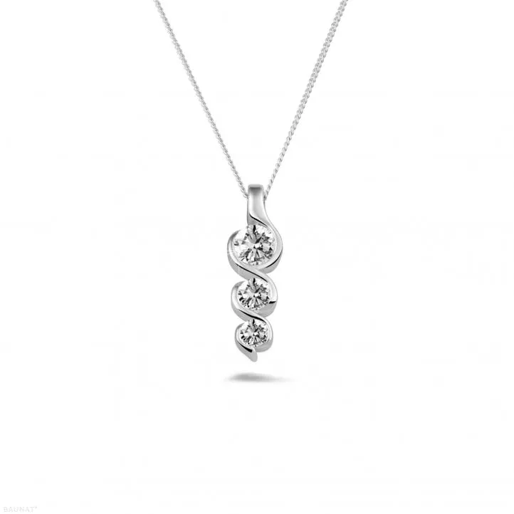 0.57 quilates trilogía colgante diamante en oro blanco 