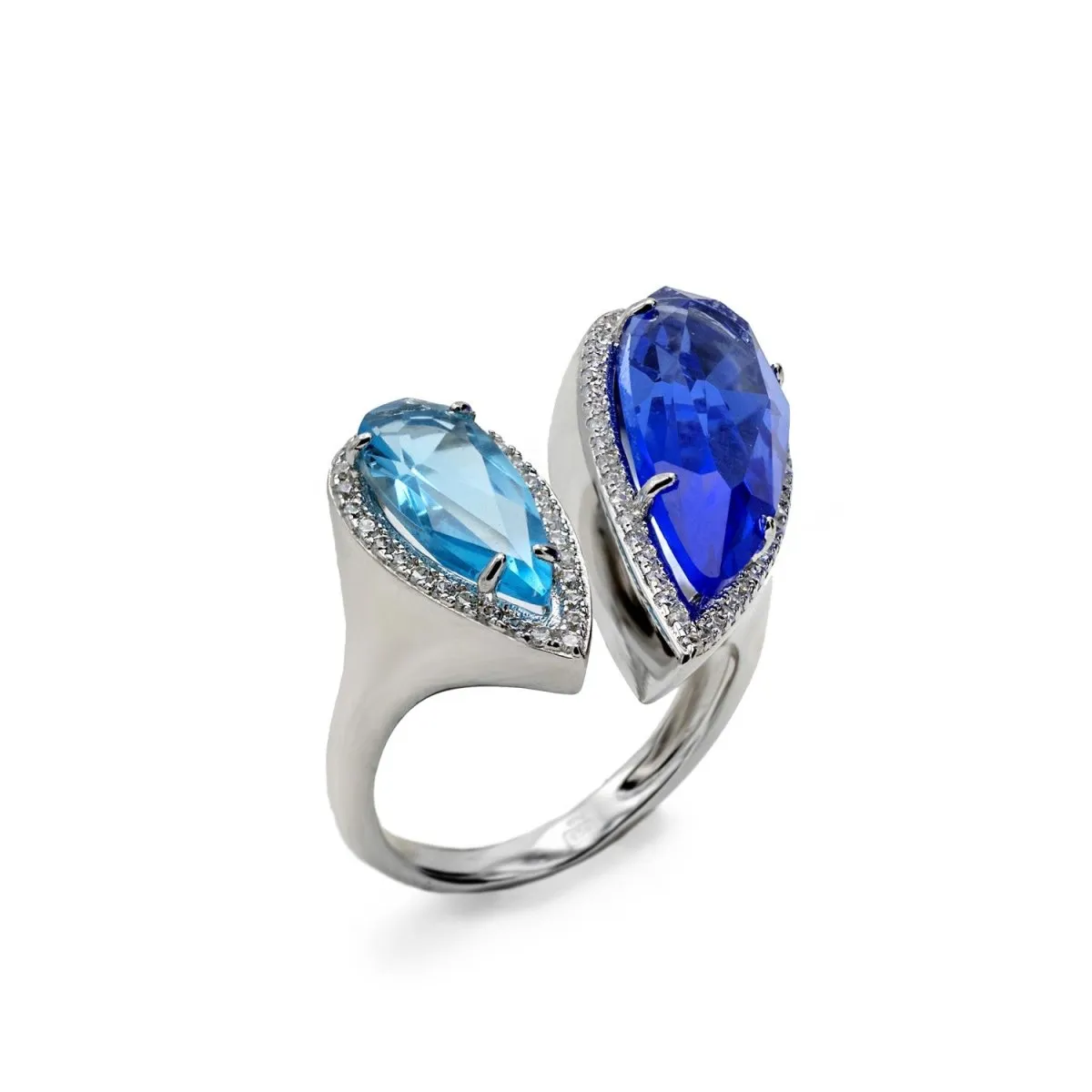 Anillos con piedras azules talla pera y circonitas