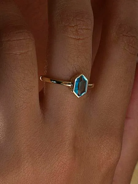 Anillos con piedras bao dorado tono aguamarina