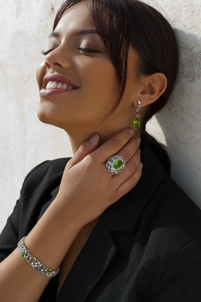 Anillos con piedras de colores en diferentes tonos