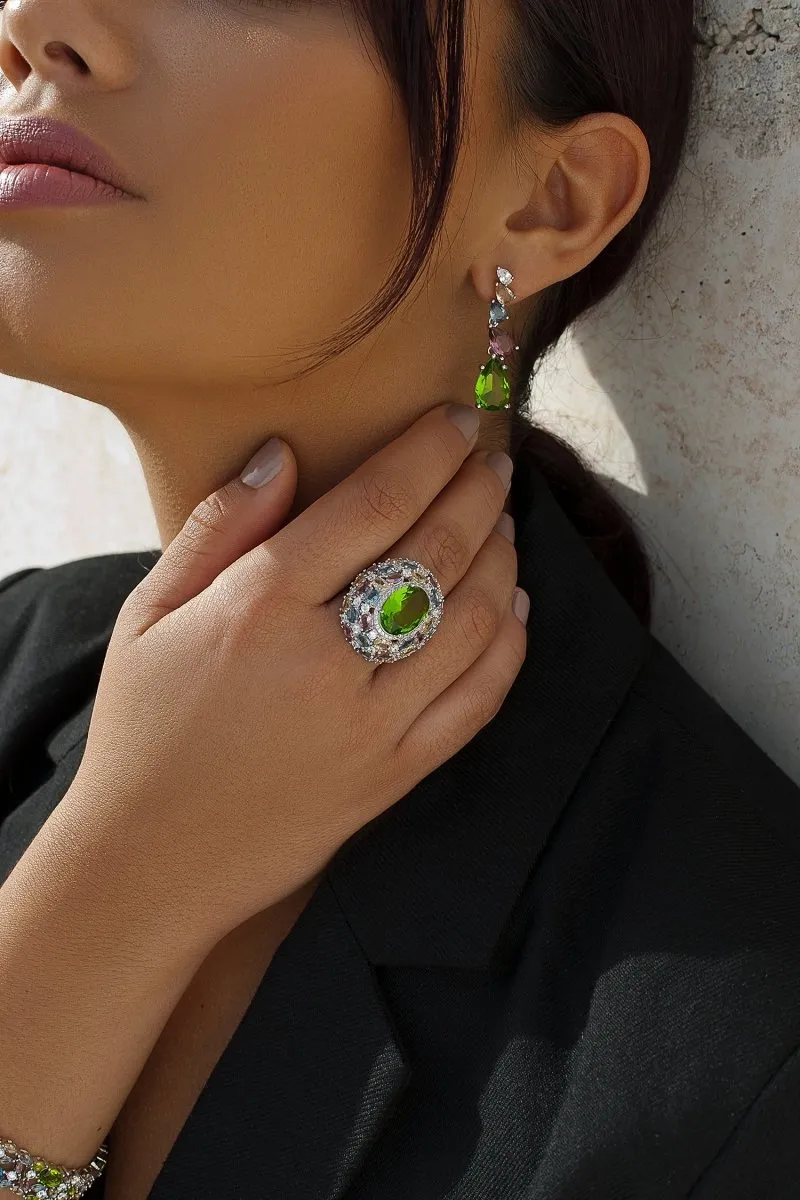 Anillos con piedras de colores en diferentes tonos