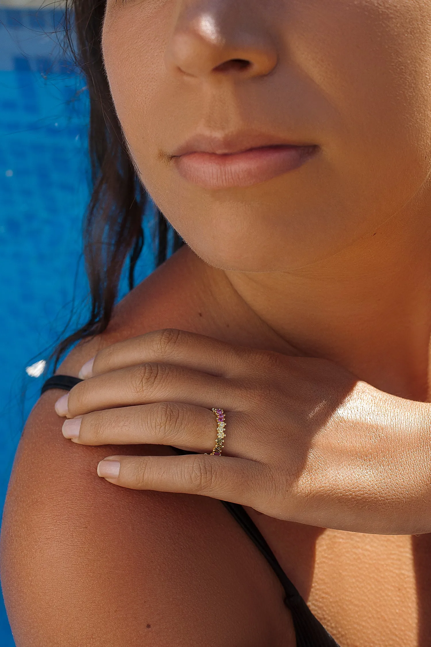 Anillos con piedras de colores en talla princesa con grapas