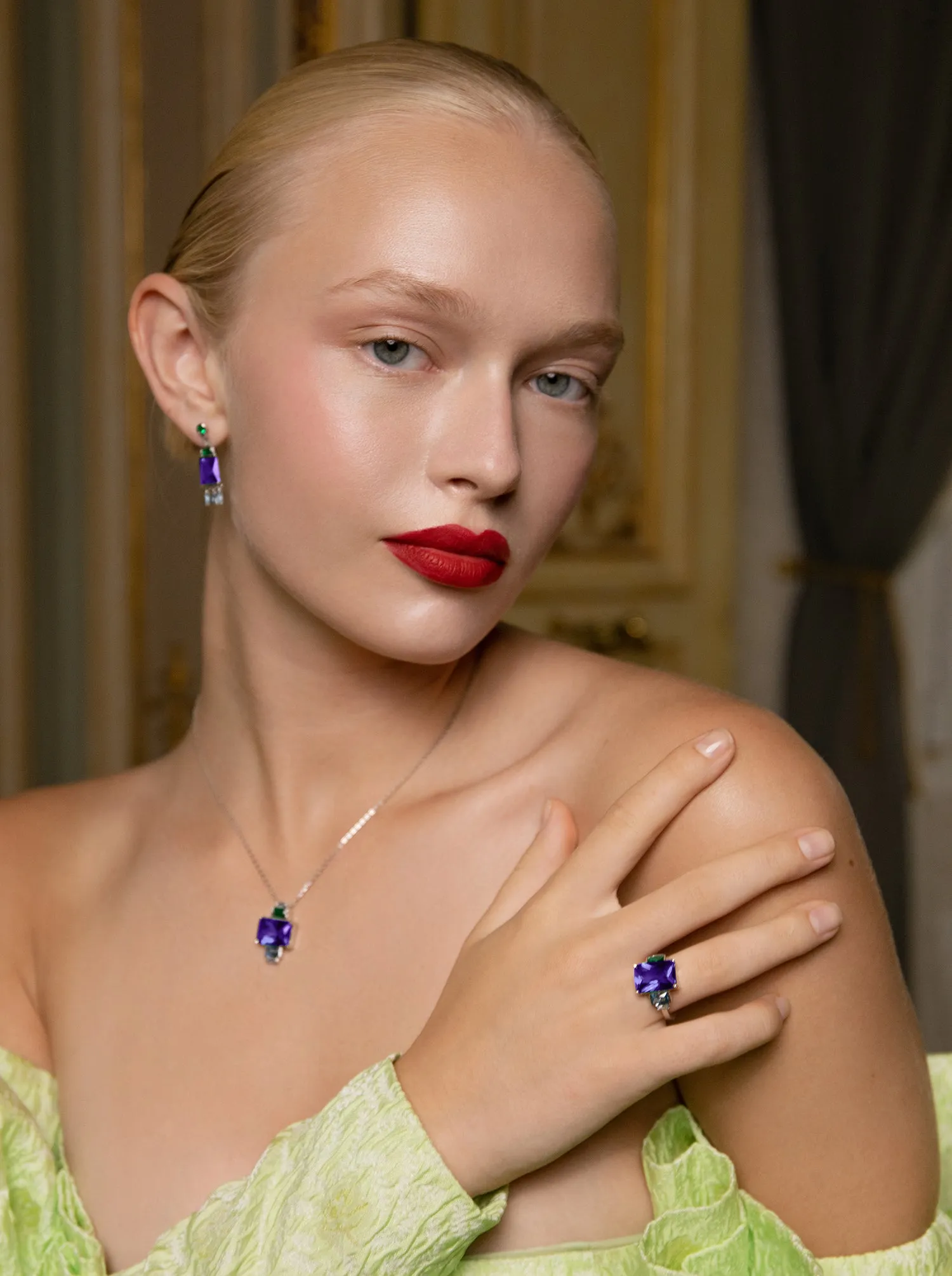 Anillos con piedras de colores tono lavanda