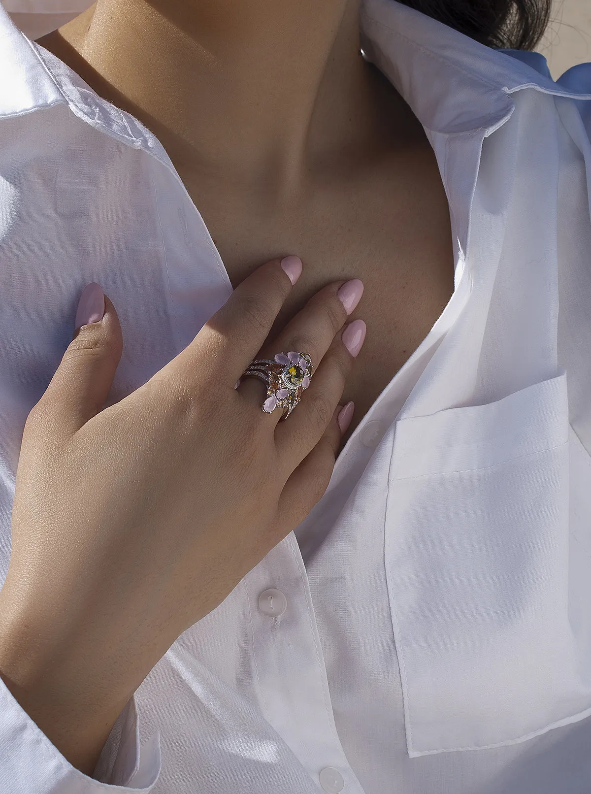 Anillos con piedras diseo barroco en tonos suaves