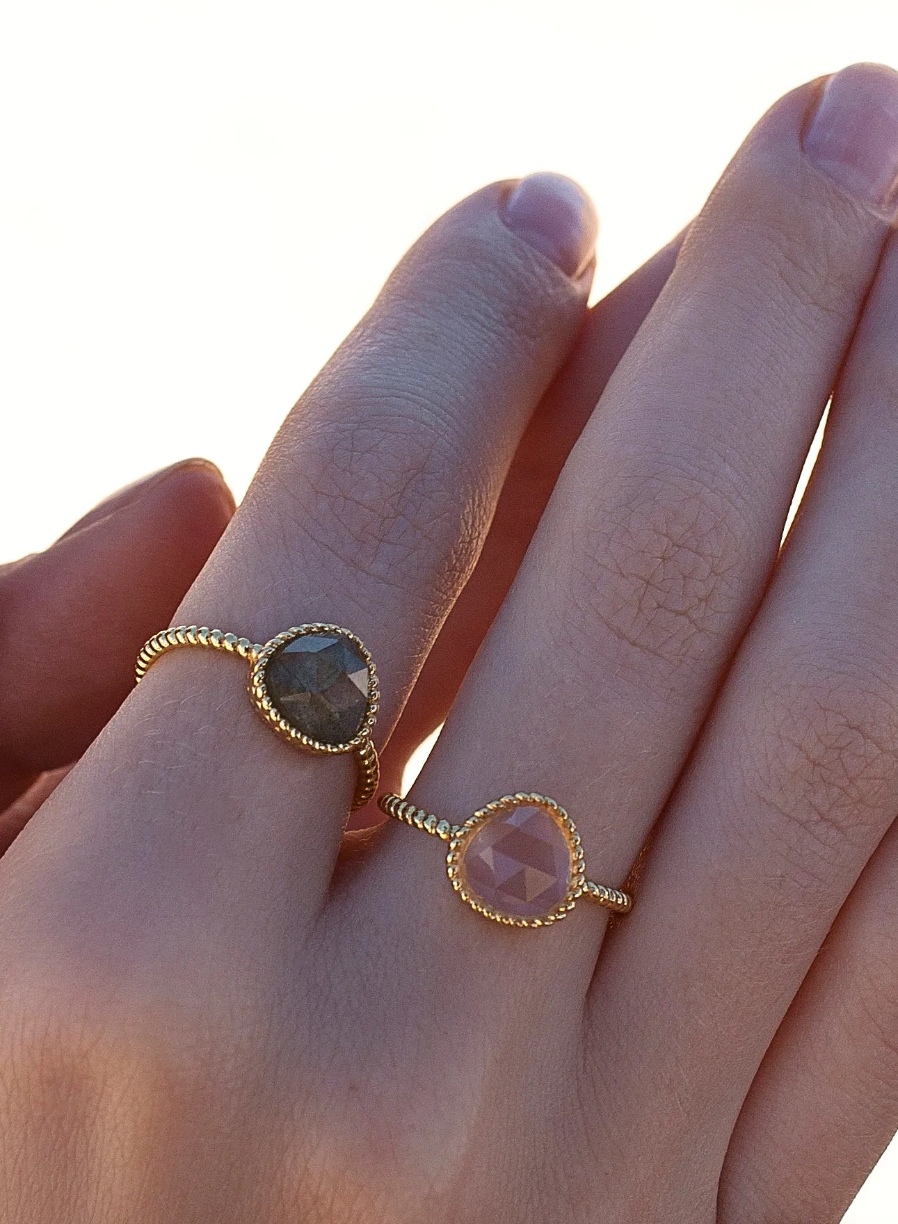 Anillos con piedras diseo cuarzo rosa irregular