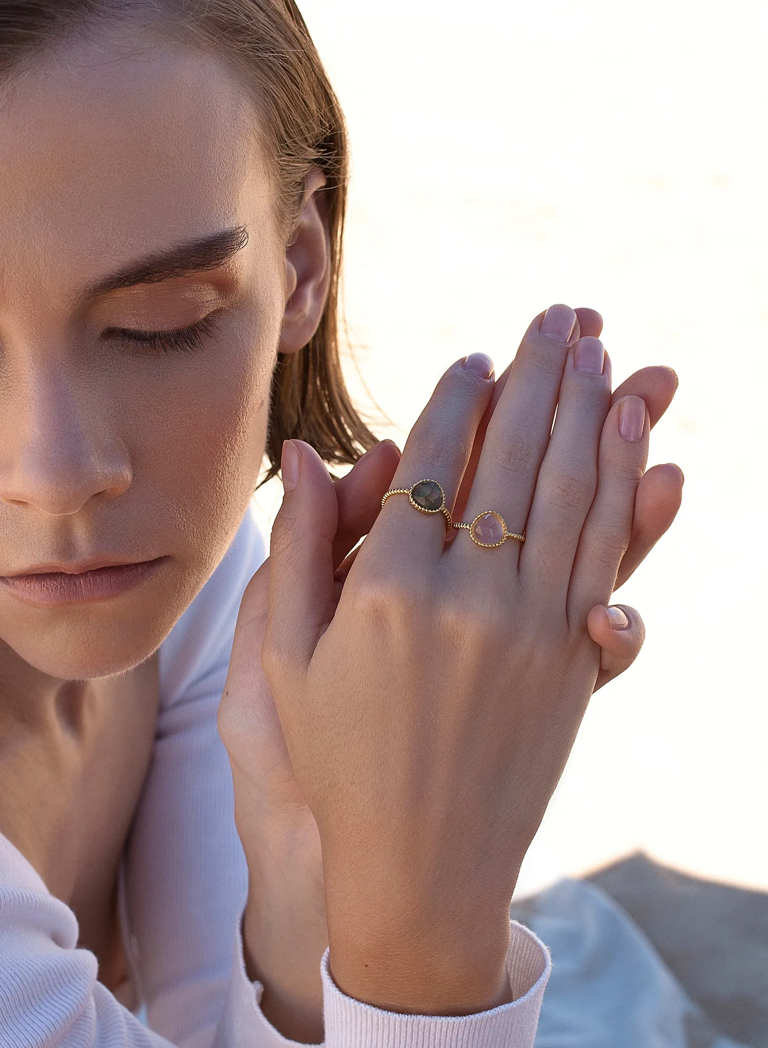 Anillos con piedras diseo cuarzo rosa irregular