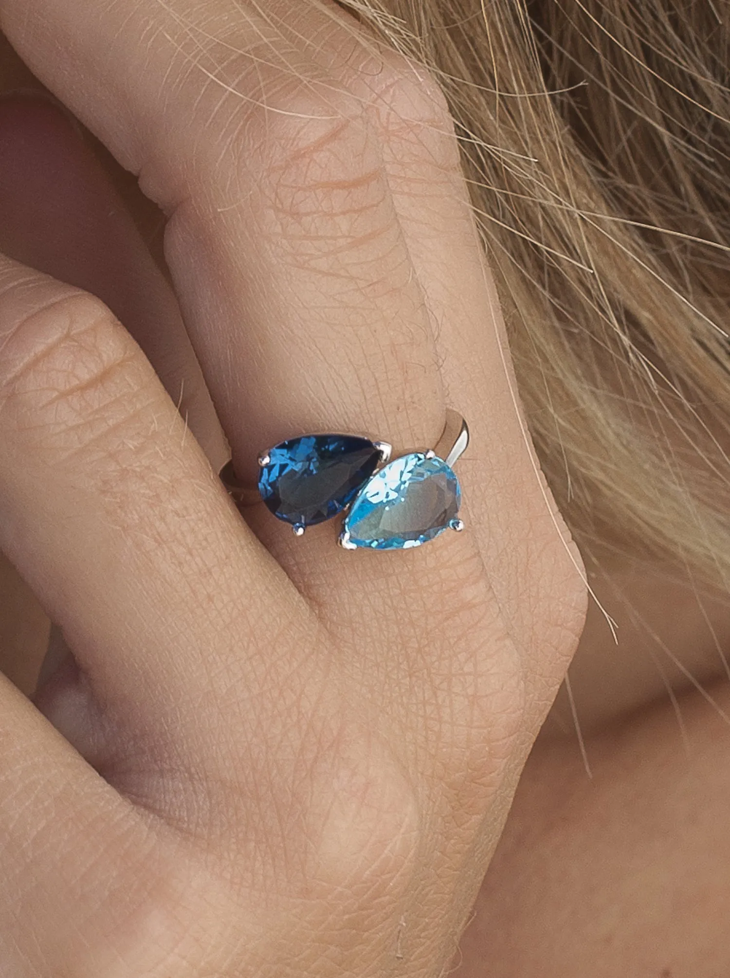 Anillos con piedras diseo dos gemas tono azul