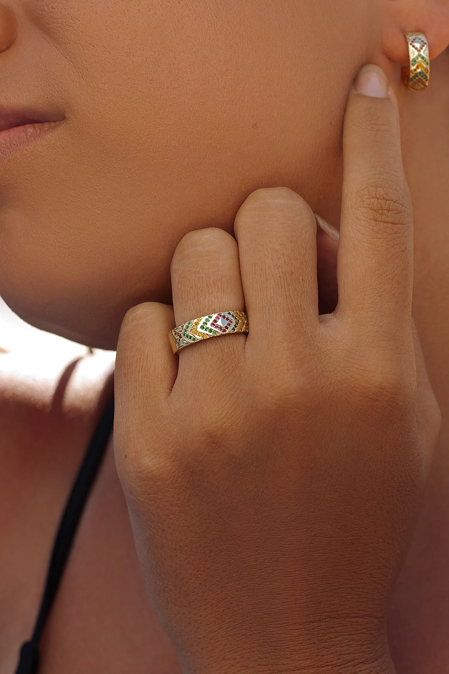 Anillos con piedras estilo mosaico multicolor baado en o
