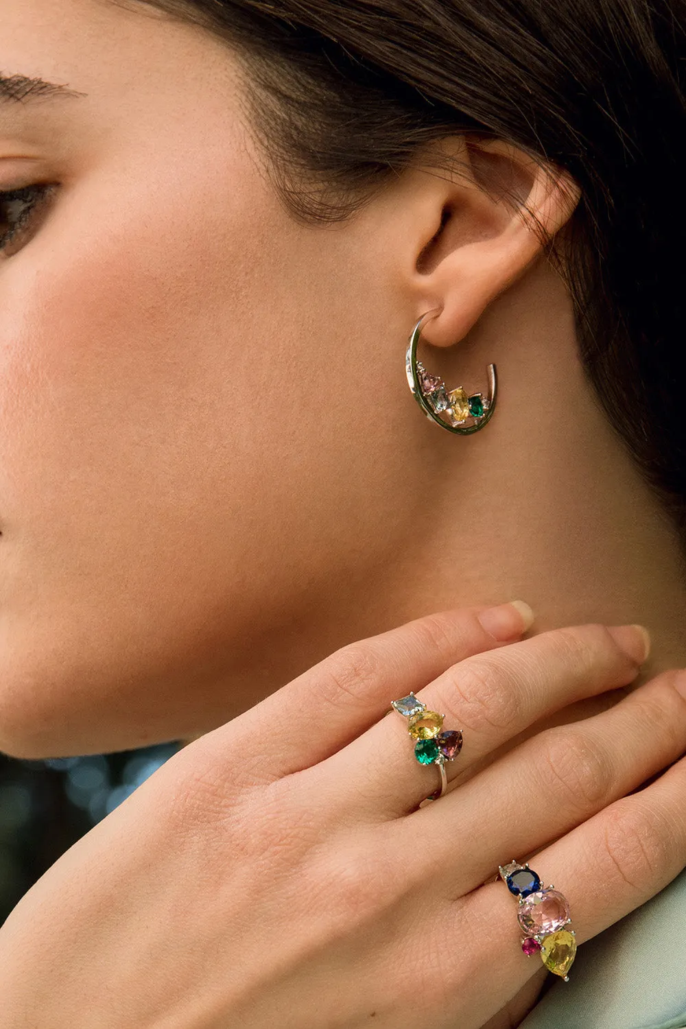 Anillos con piedras mosaico multicolor y circonitas