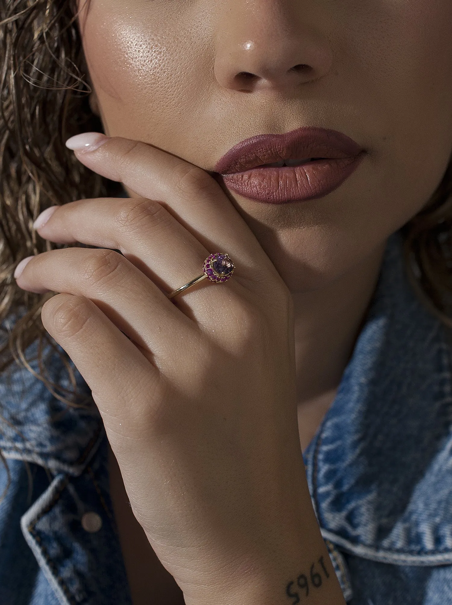 Anillos con piedras motivo central en tonos violeta y rosados