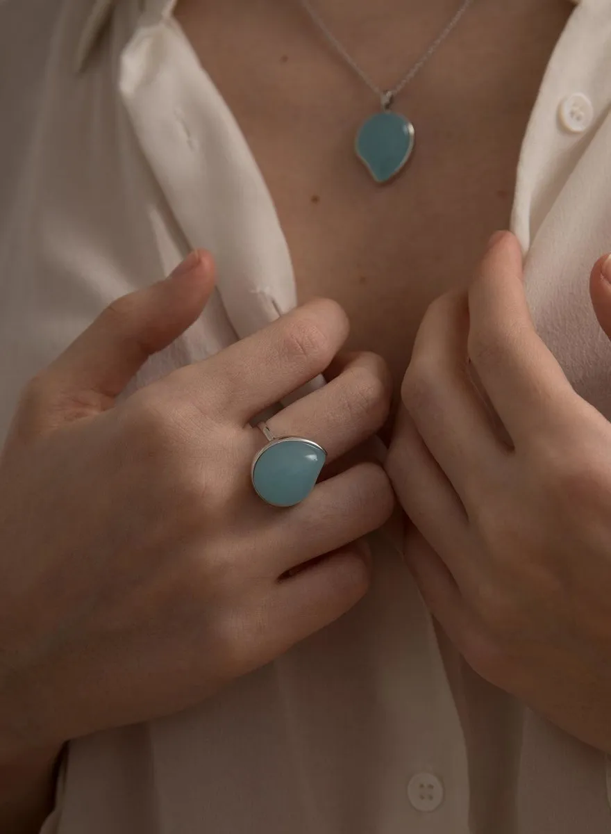 Anillos con piedras motivo en forma de lágrima en azul