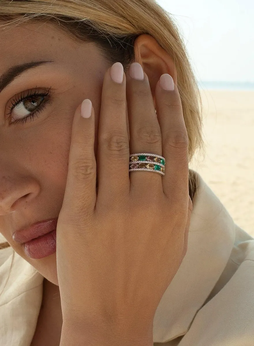 Anillos con piedras multicolores y carriles de circonitas