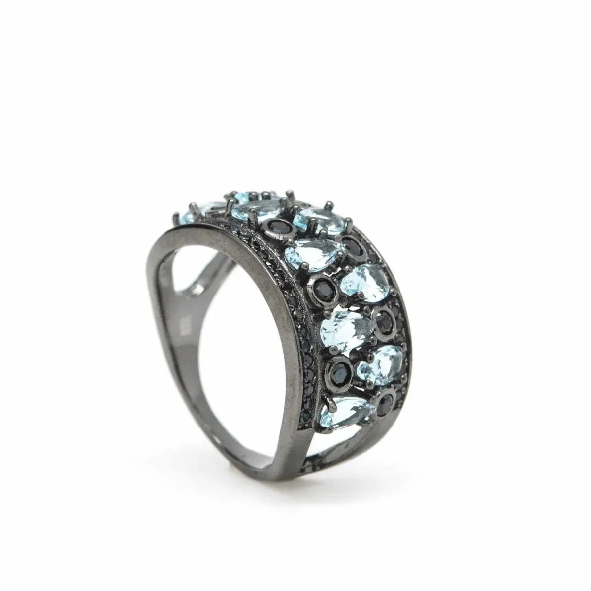 Anillos con piedras talla perilla en tonalidades azules