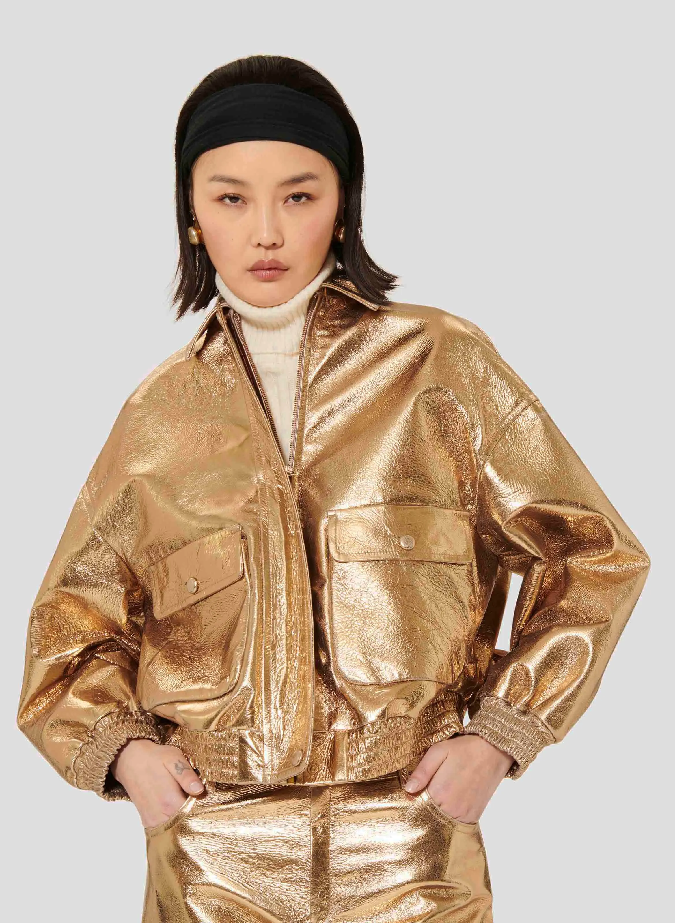 BIBBA  CHAQUETA OVERSIZE DE CUERO METALIZADO EN DORADO