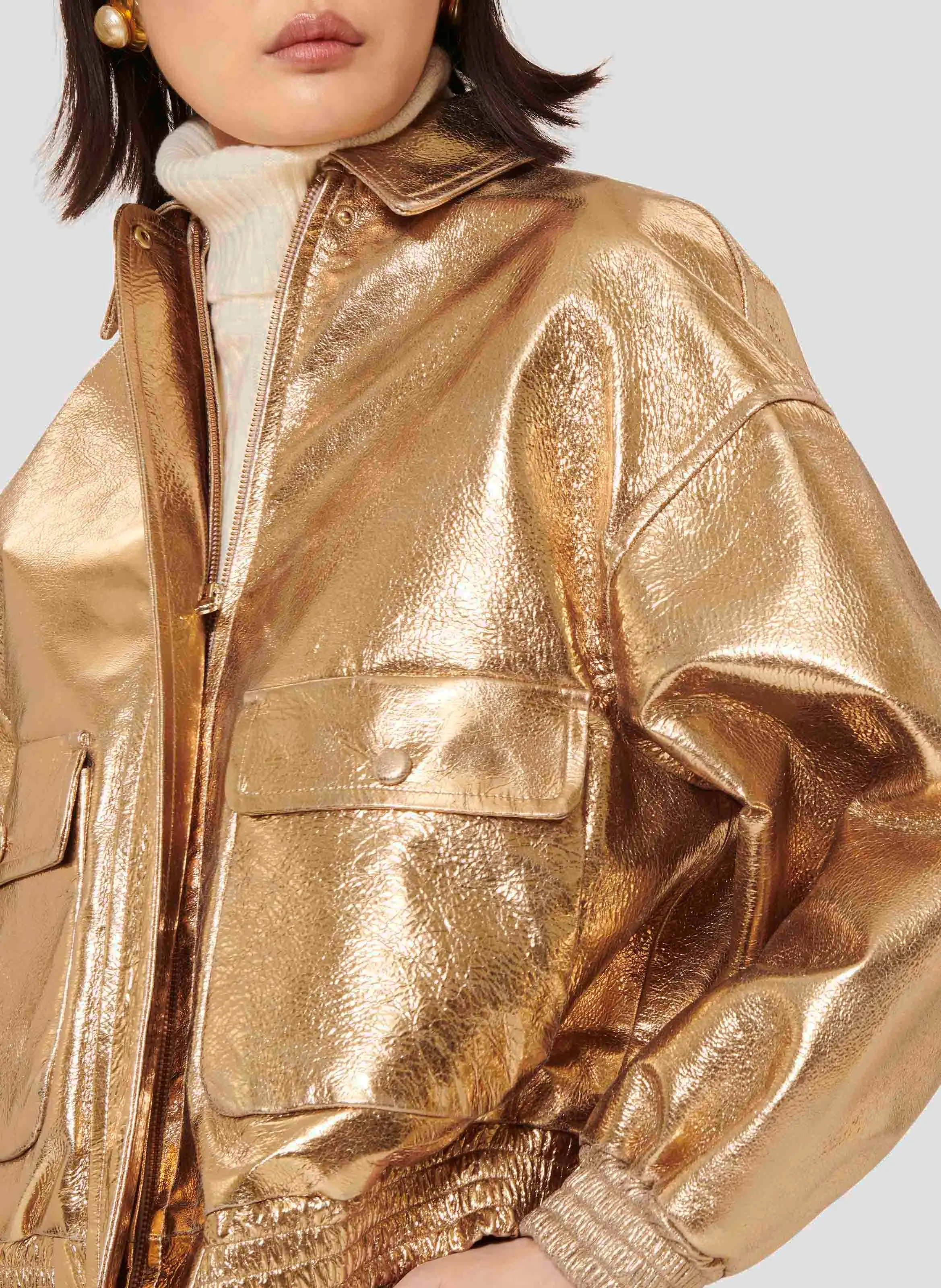 BIBBA  CHAQUETA OVERSIZE DE CUERO METALIZADO EN DORADO