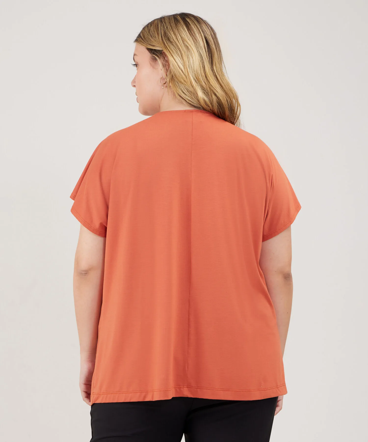 CAMISETA CON ADORNOS DE PIEDRAS