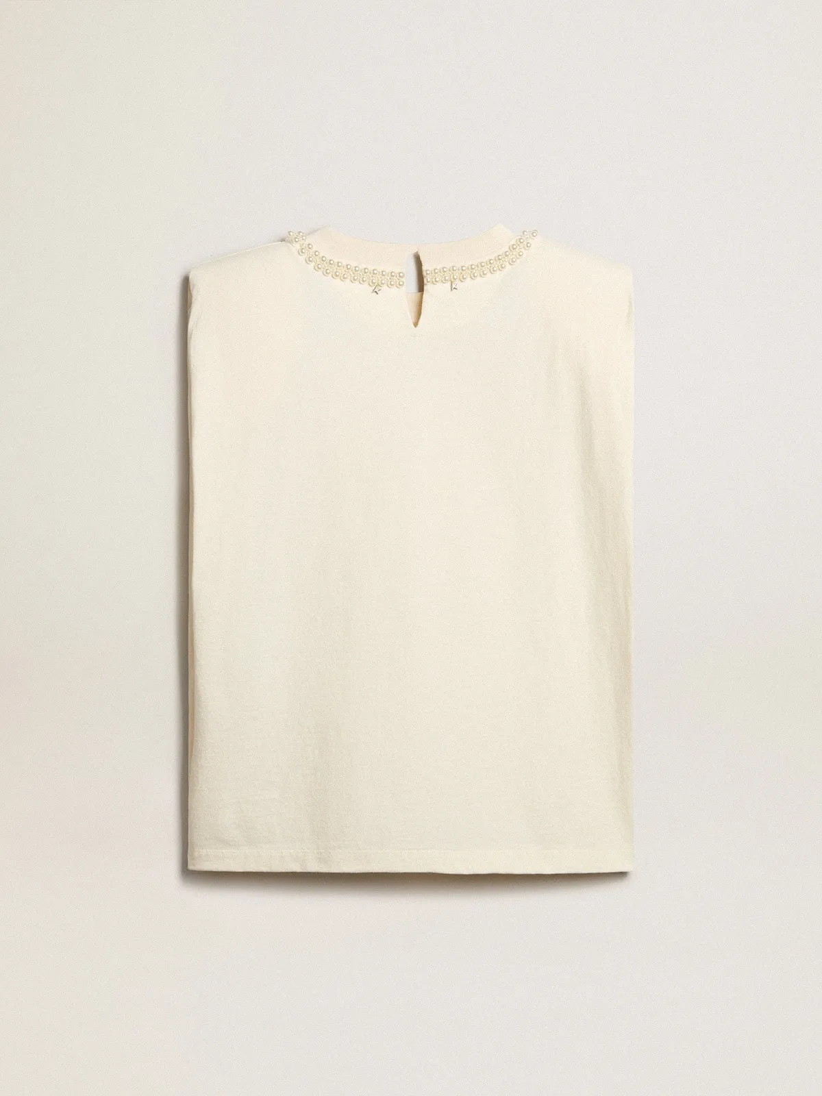 Camiseta sin mangas color blanco envejecido con bordado de perlas