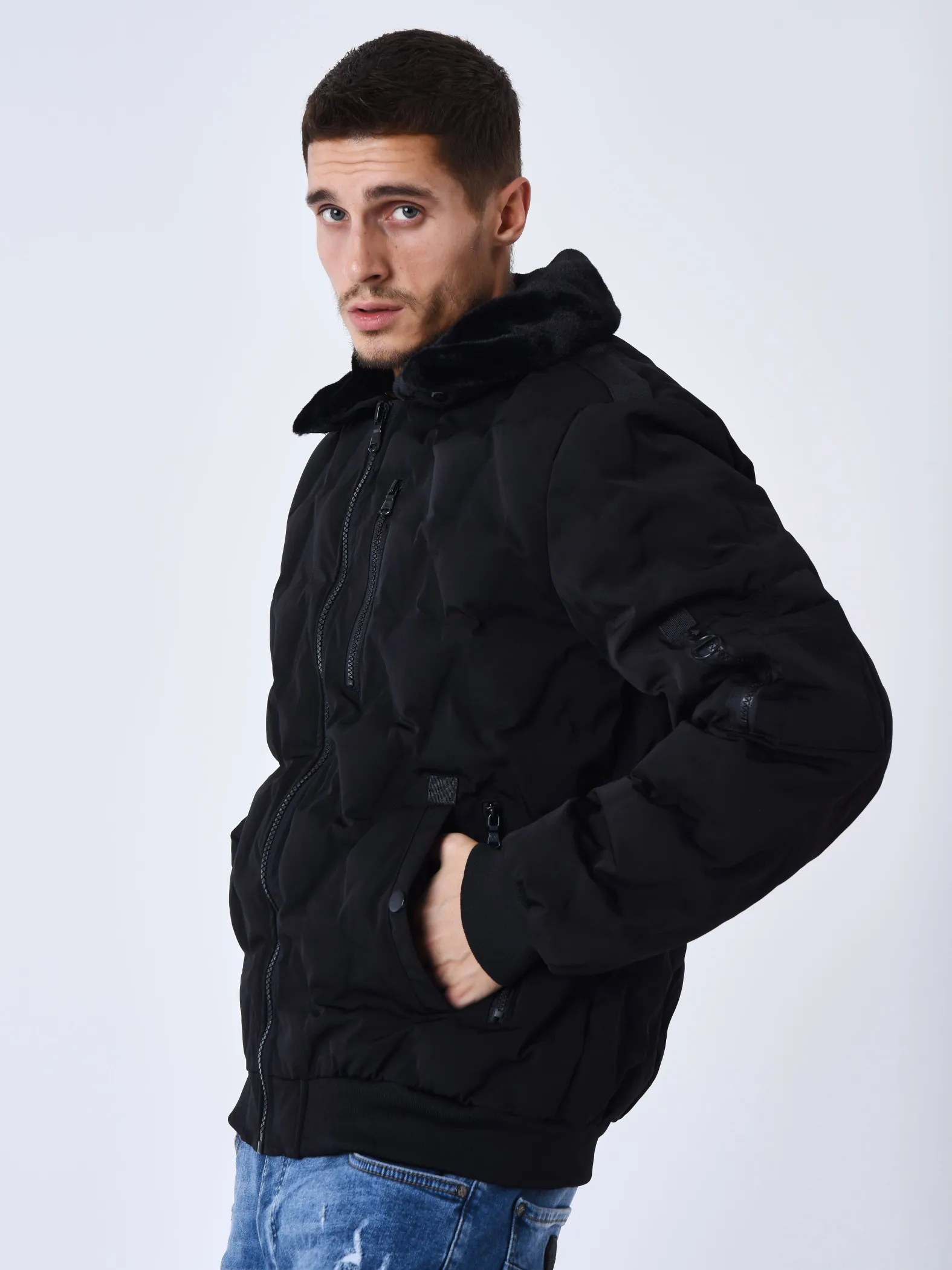 Chaqueta acolchada con cuello de piel
