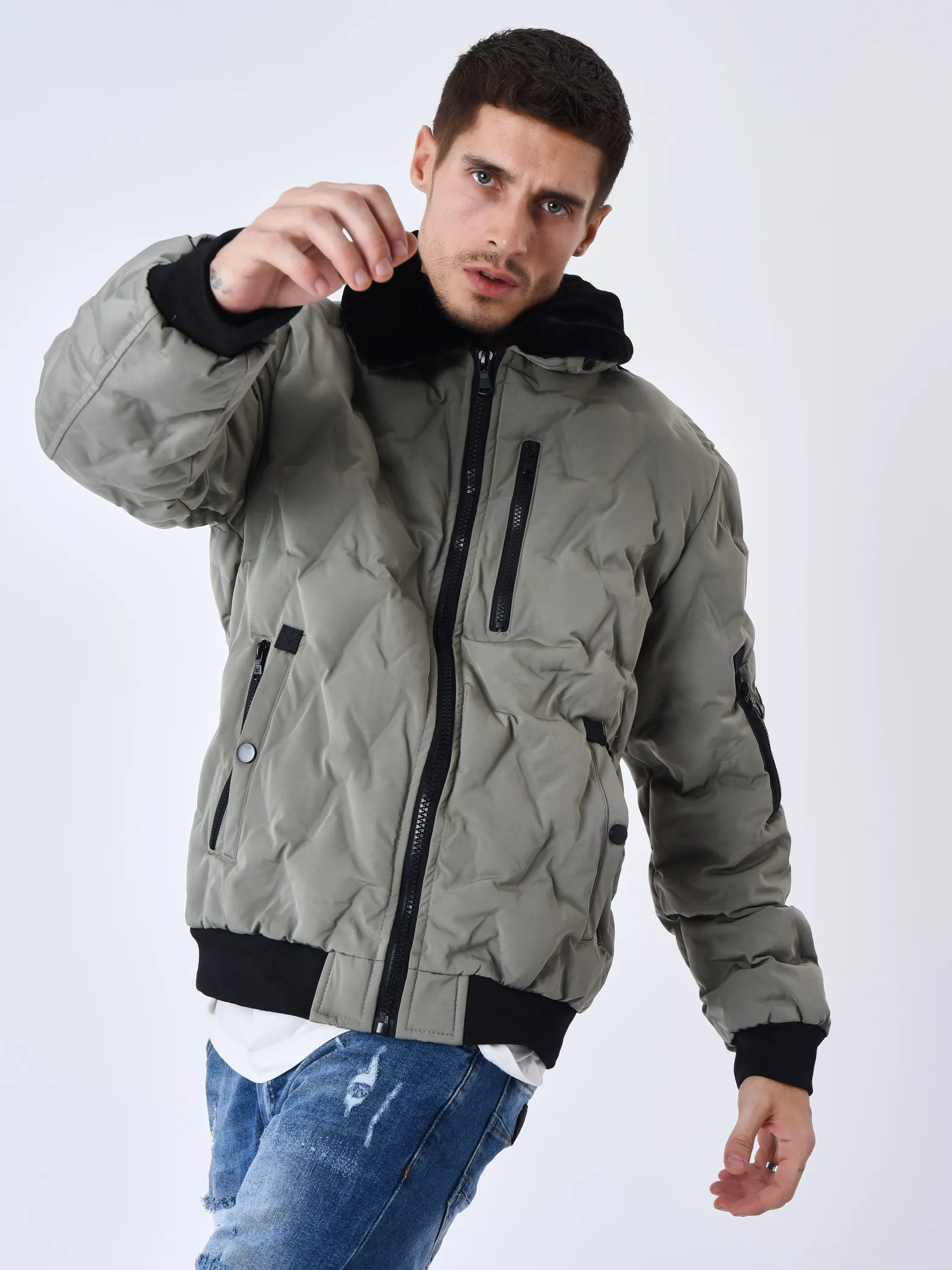 Chaqueta acolchada con cuello de piel