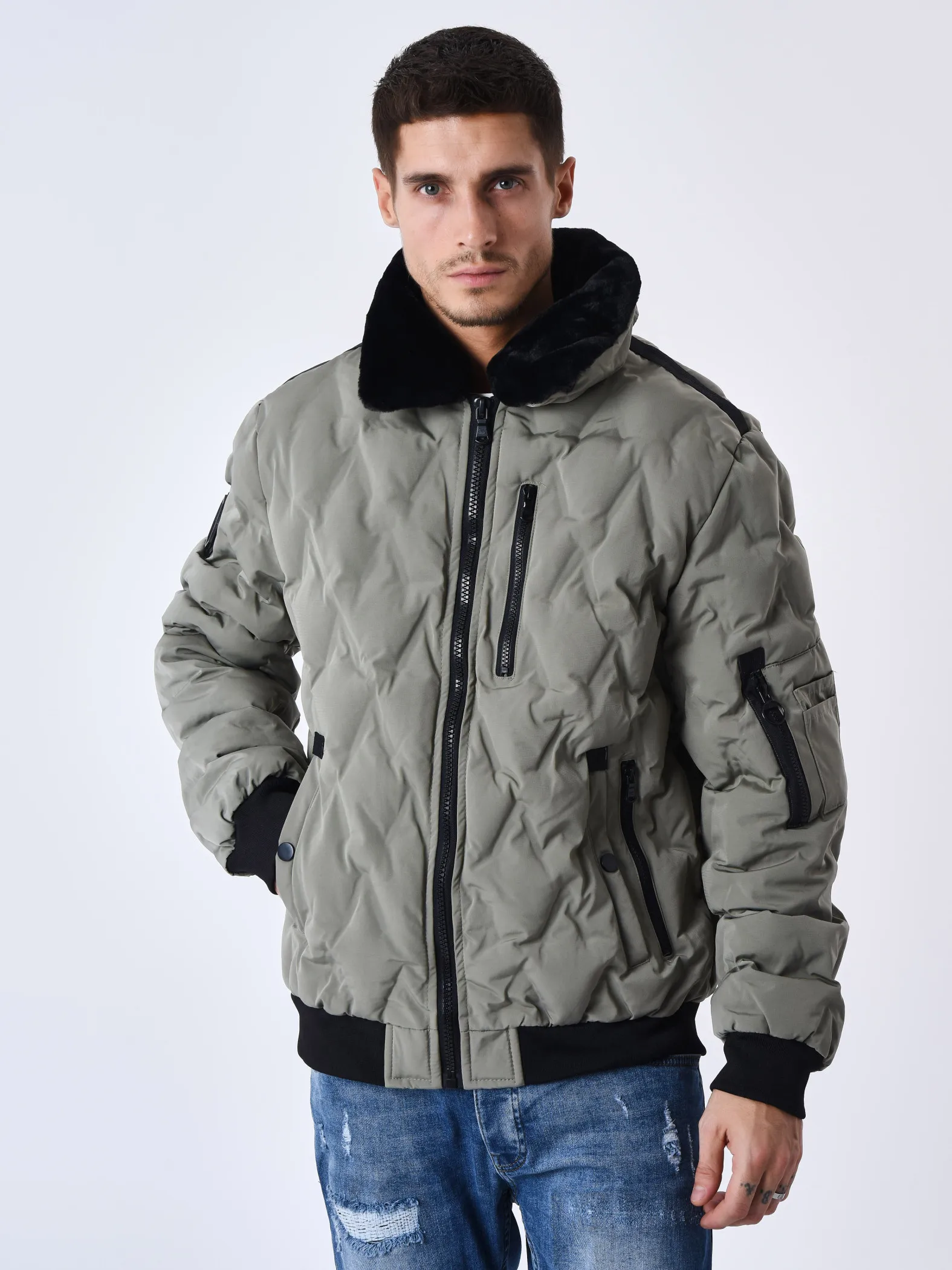 Chaqueta acolchada con cuello de piel