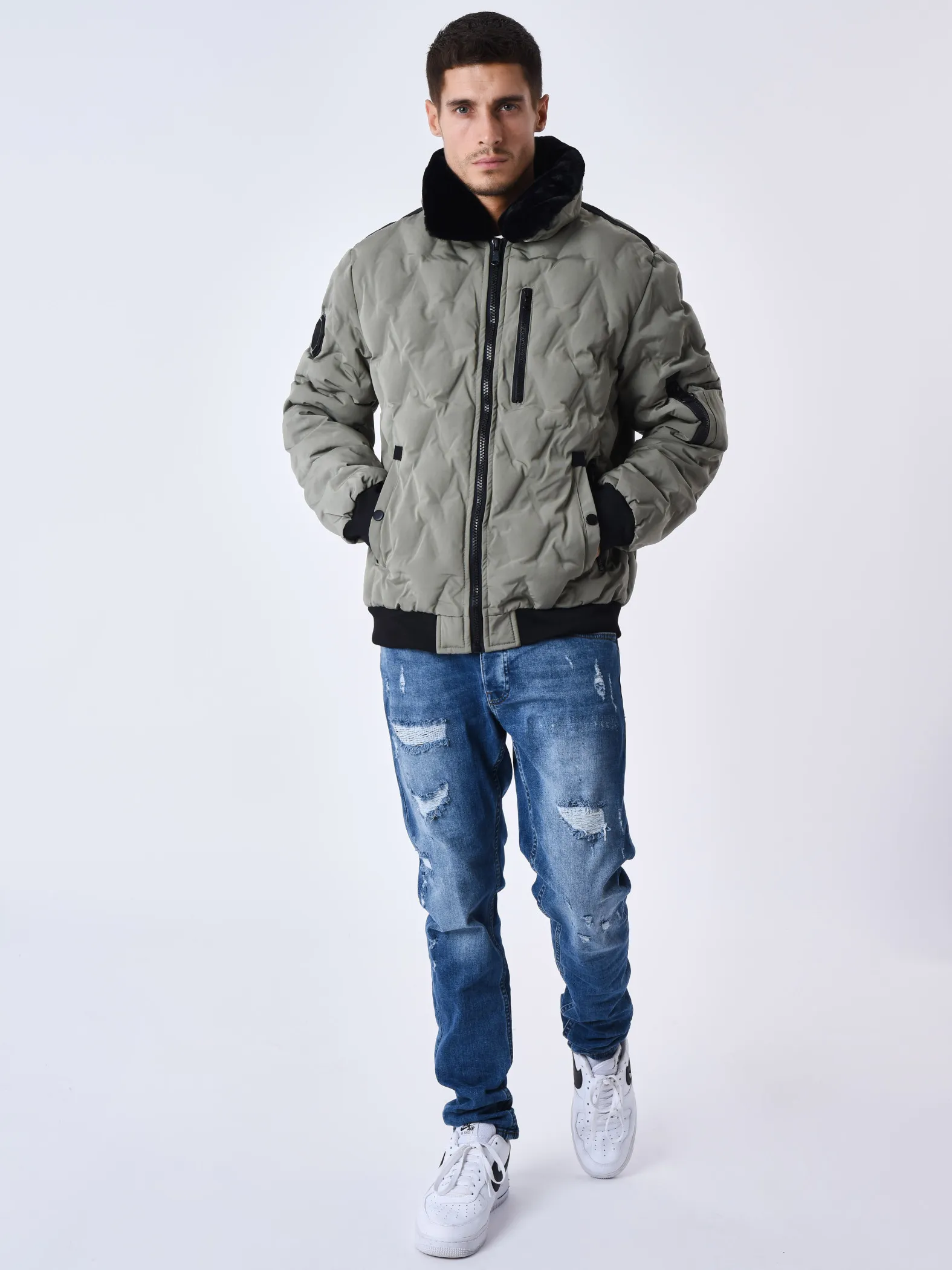 Chaqueta acolchada con cuello de piel