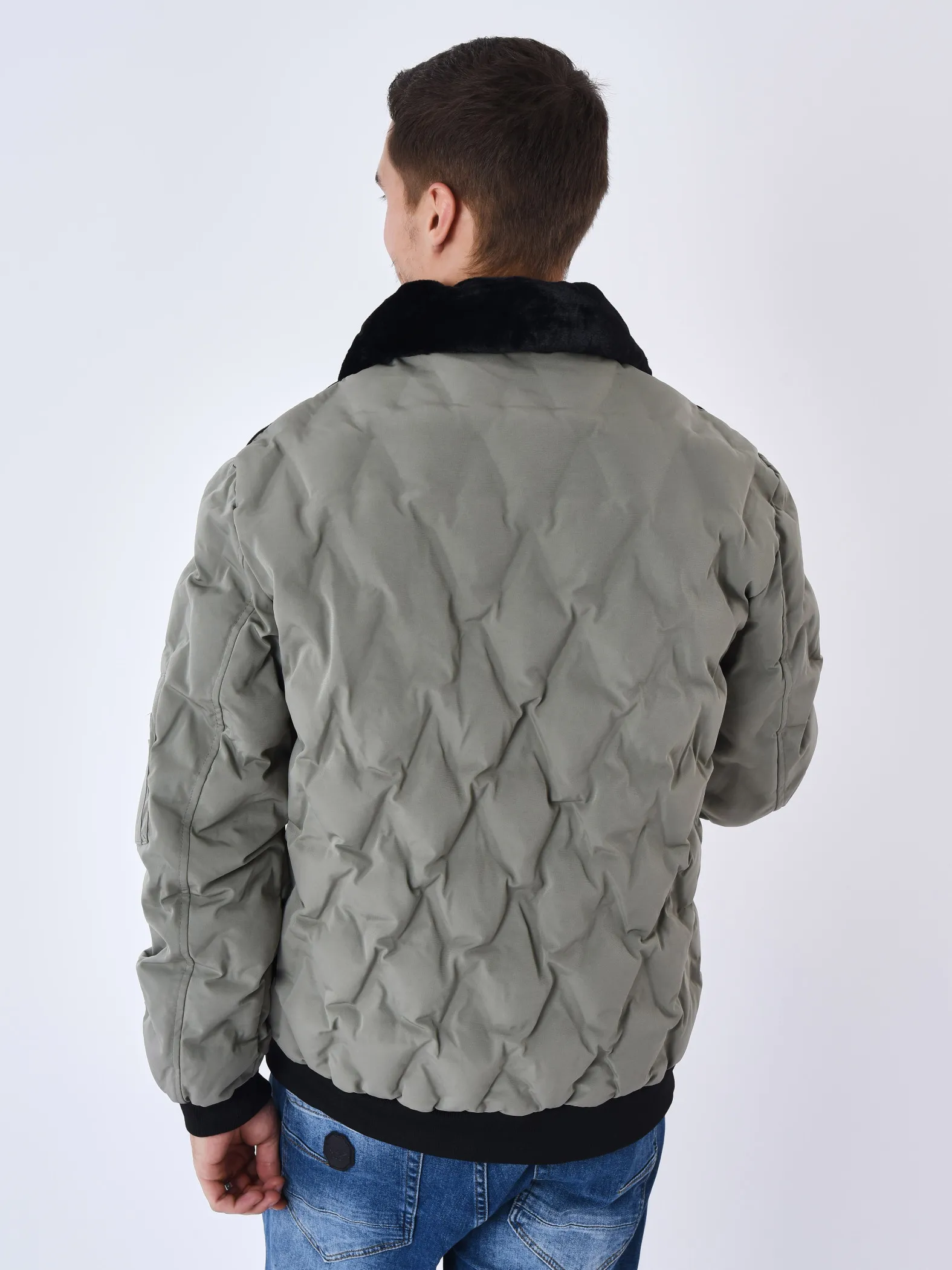 Chaqueta acolchada con cuello de piel