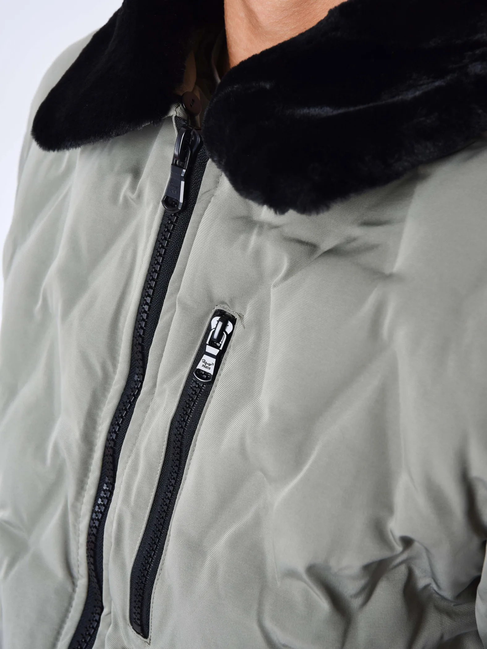 Chaqueta acolchada con cuello de piel