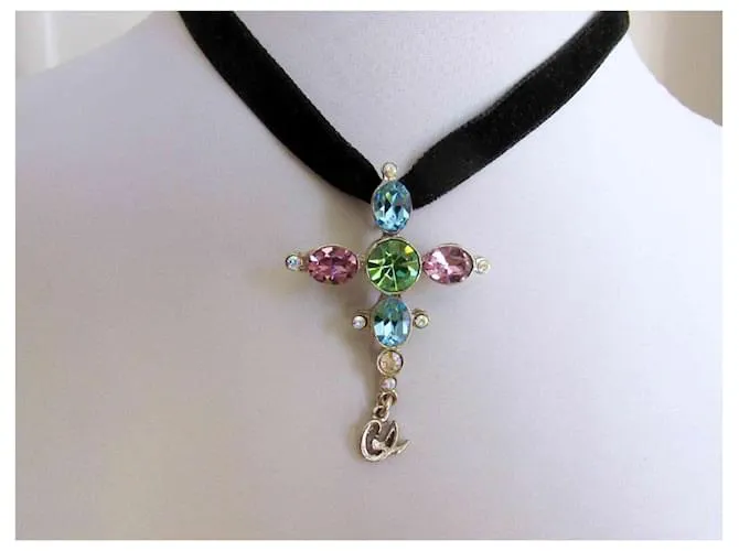 Colgante de cruz y broche Christian Lacroix en color plateado con piedras de cristal collar Plata 