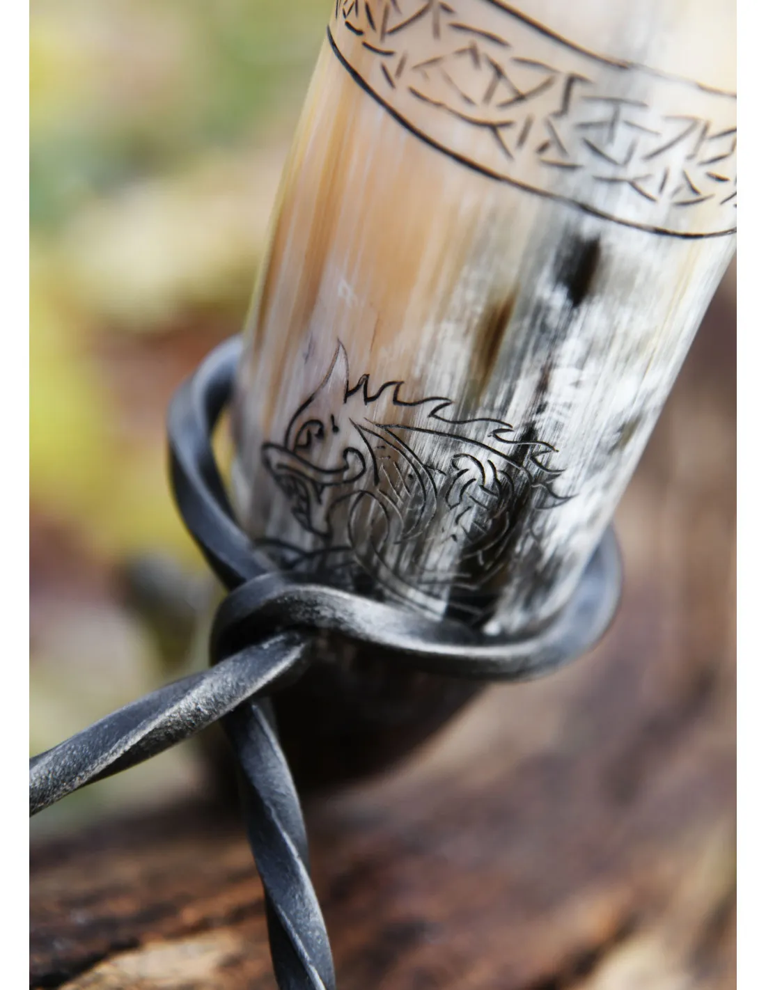 CUERNO VIKINGO LOBO NóRDICO FENRIR CON SOPORTE (200300 ML.)