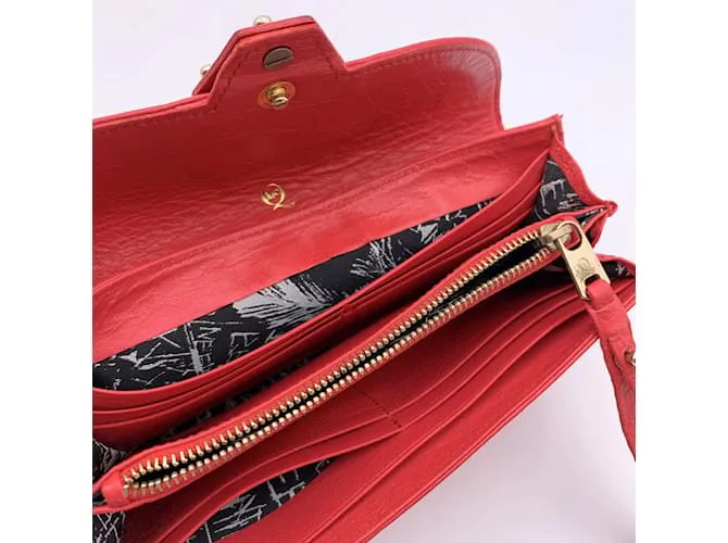Mcq Alexander ueen Cartera continental con tachuelas de cuero rojo Roja 