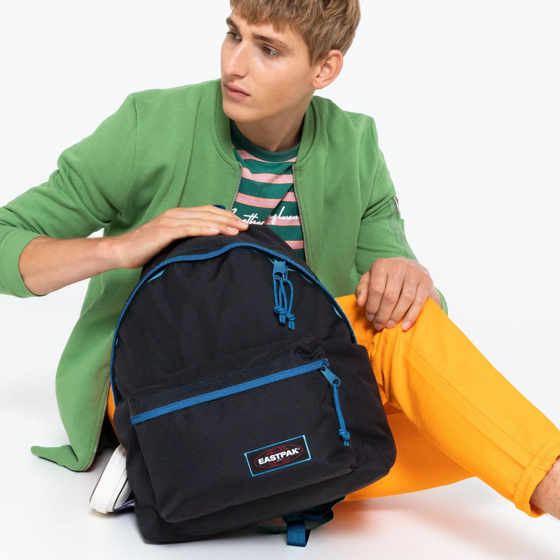 MOCHILA EASTPAK Padded Pak’r® EK620K34 Kontrast Mysty negra con detalles azules