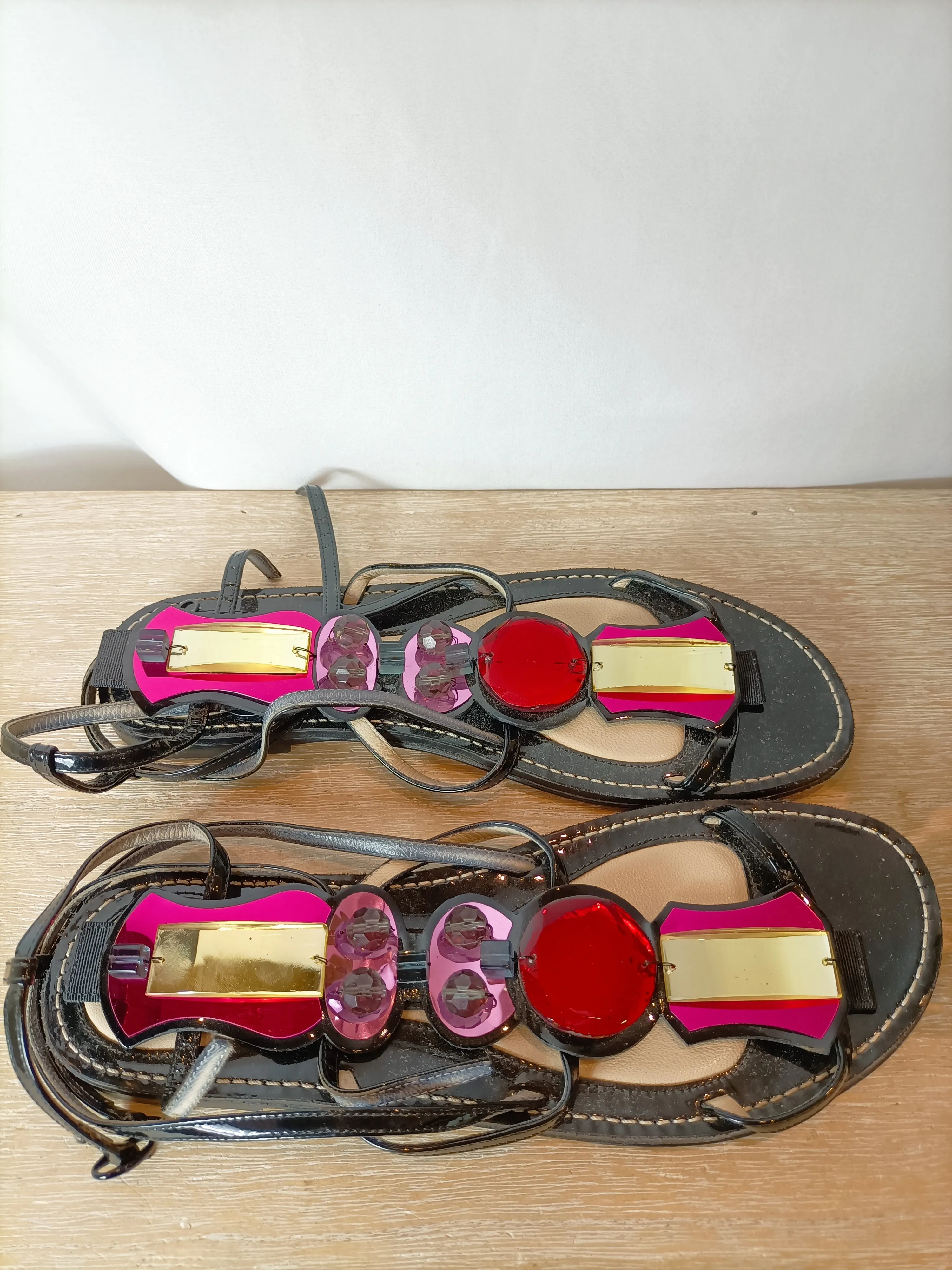 OUTLET. SAINT LAUREN. Sandalias negras piedras. T 37.5