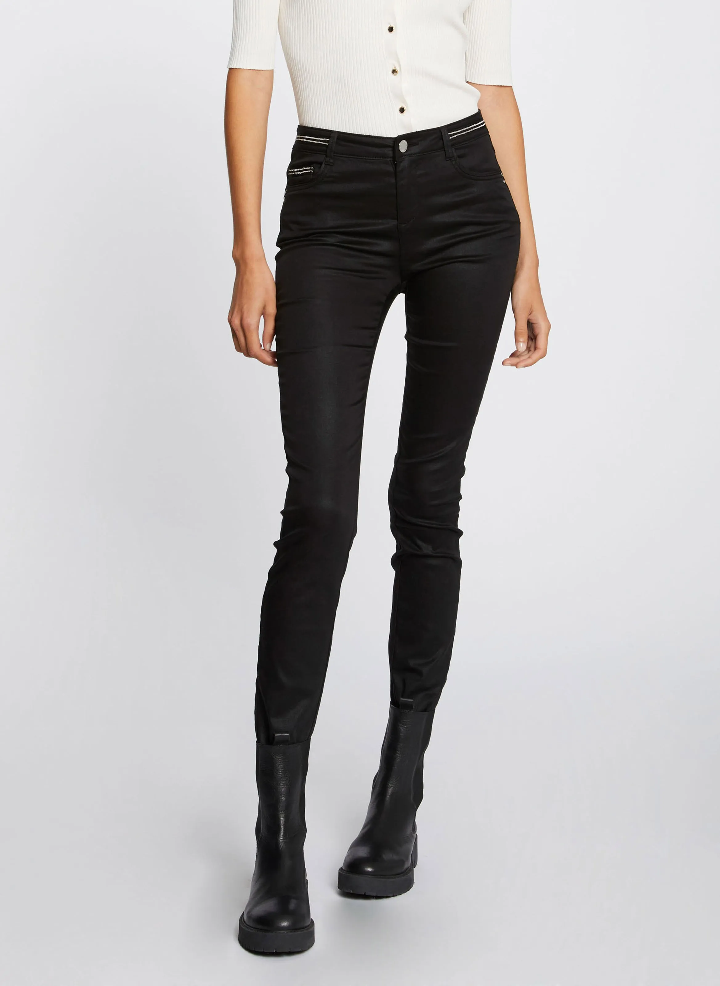 PALONA  PANTALóN SLIM ENCERADO EN NEGRO
