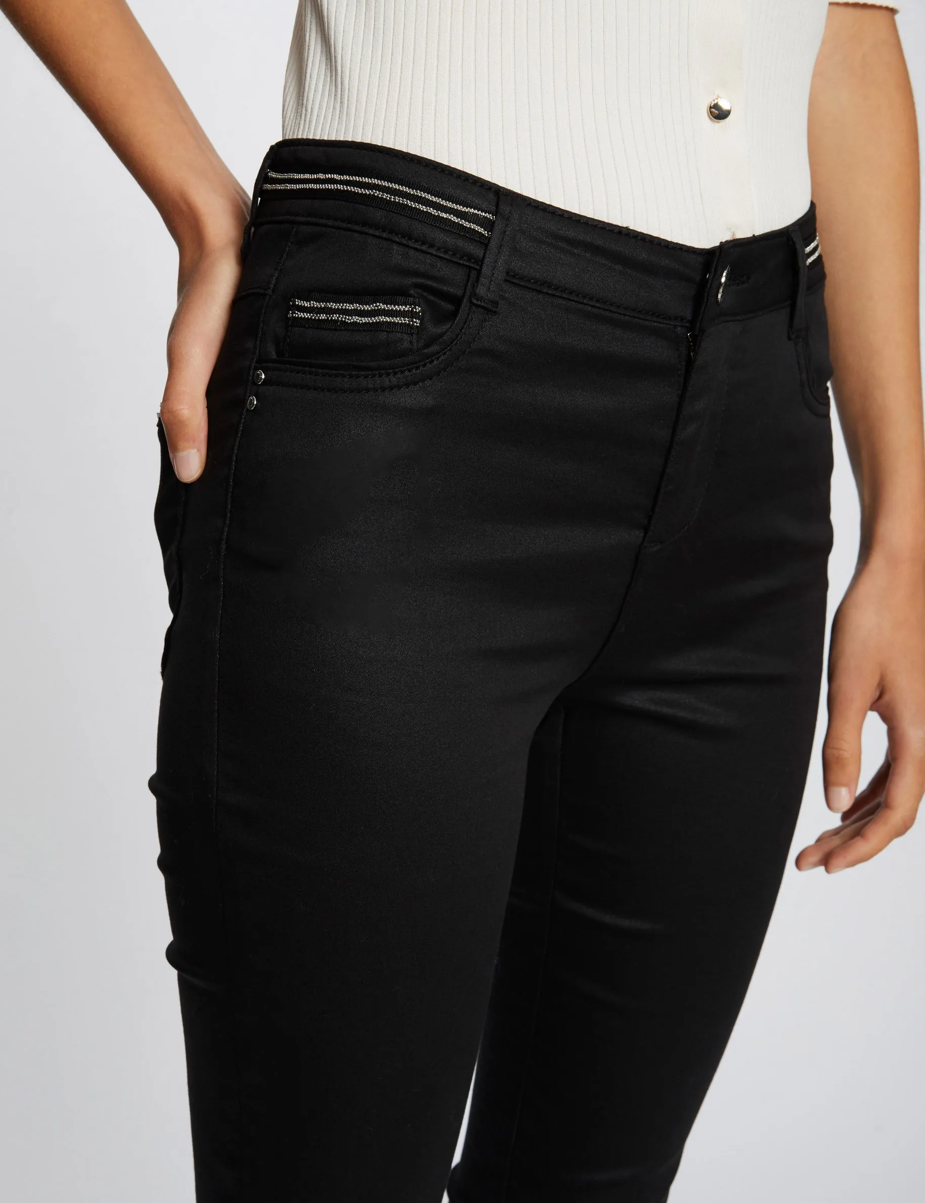 PALONA  PANTALóN SLIM ENCERADO EN NEGRO