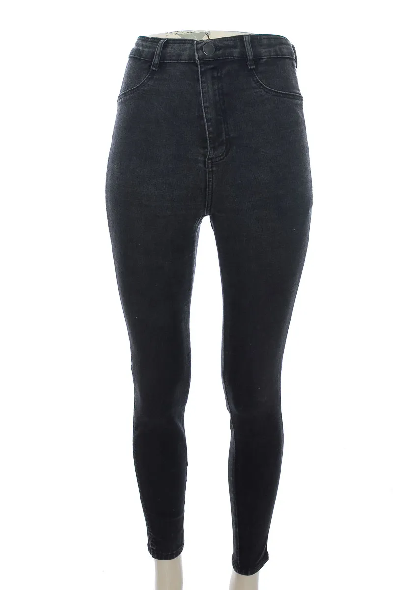 PANTALóN COLOR NEGRO  ZARA