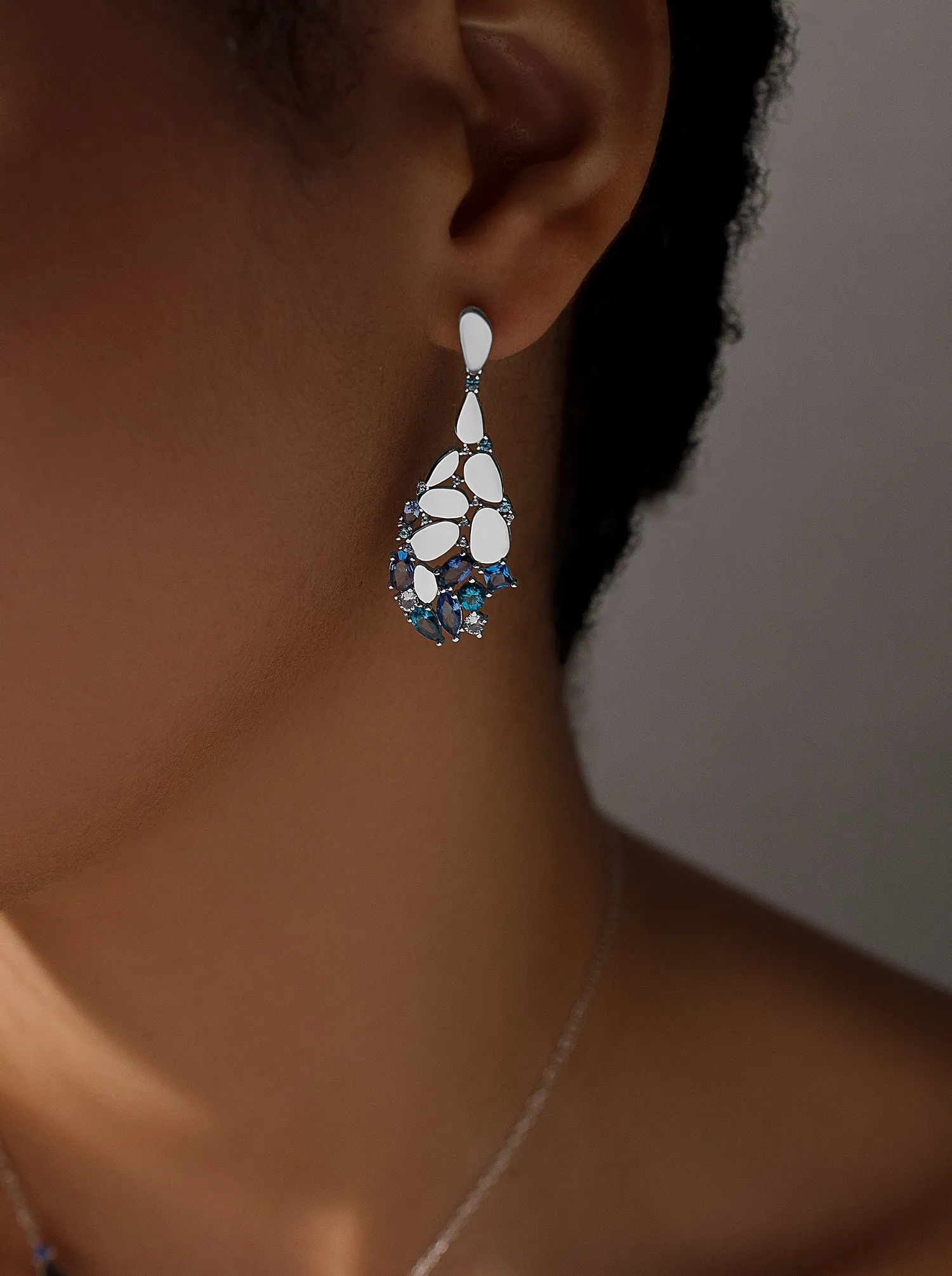 Pendientes de piedras de colores de tonos azules