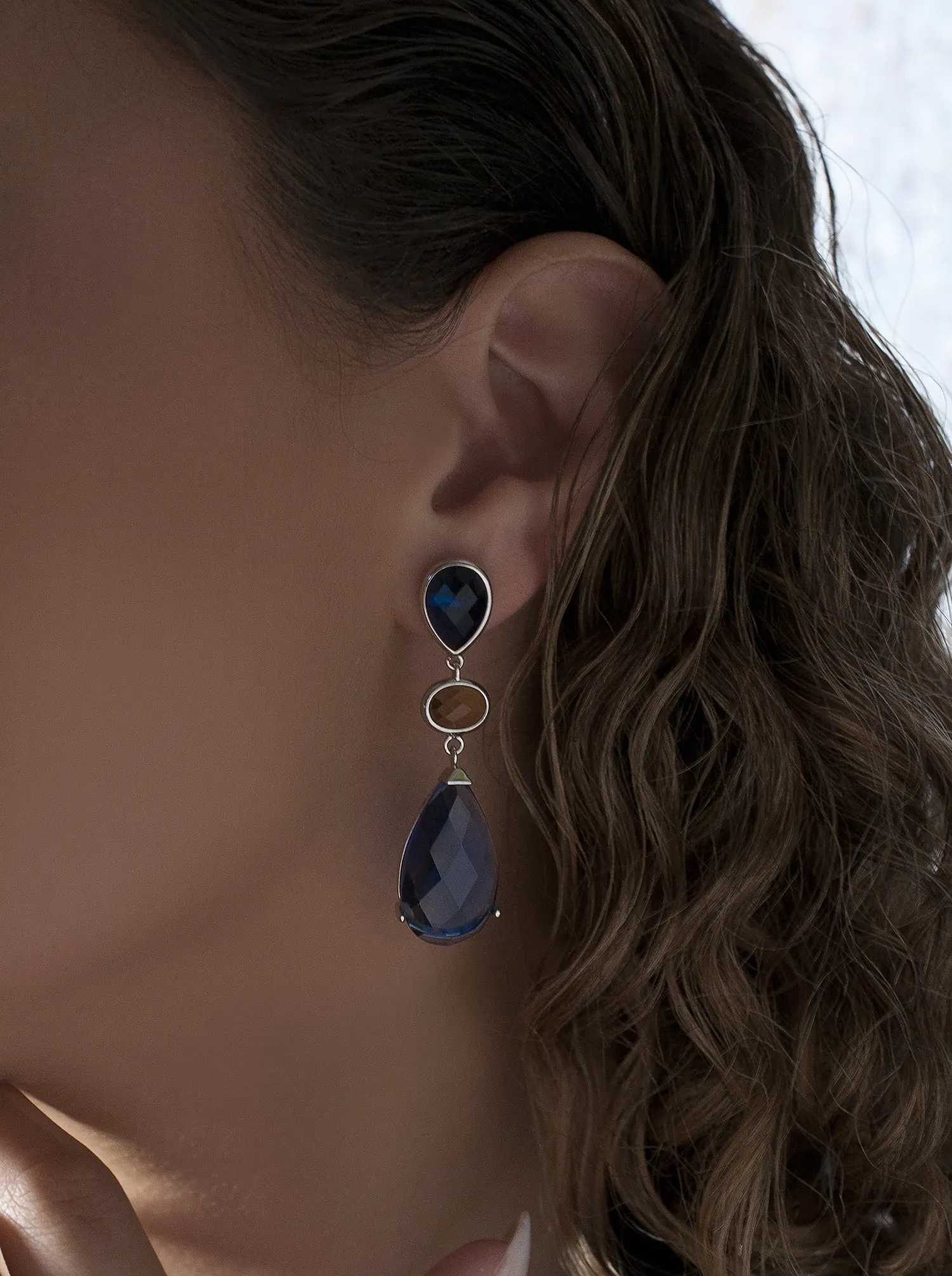 Pendientes de piedras de colores diseo lágrima tono azurita