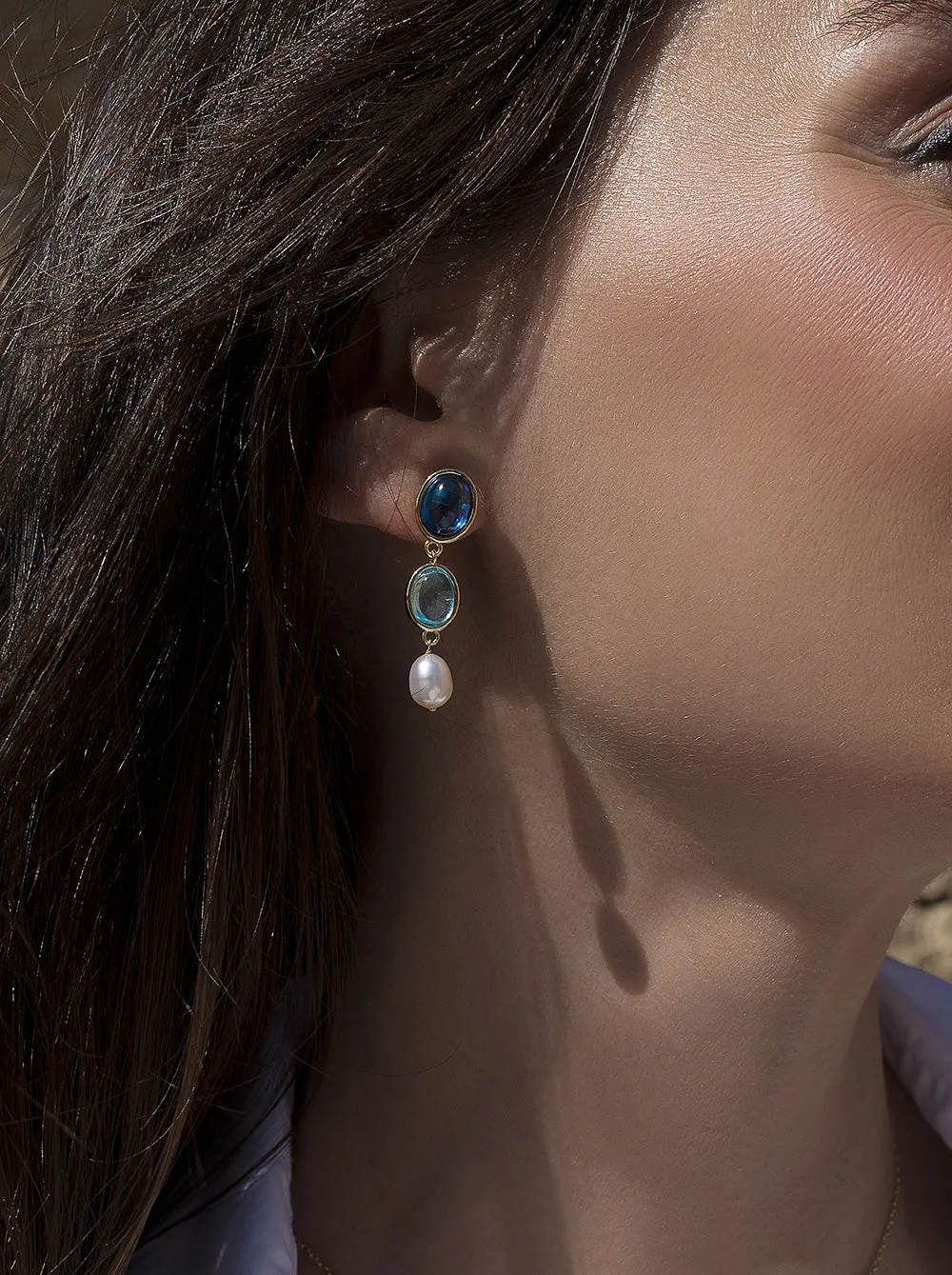 Pendientes de piedras de colores tono zafiro y perla