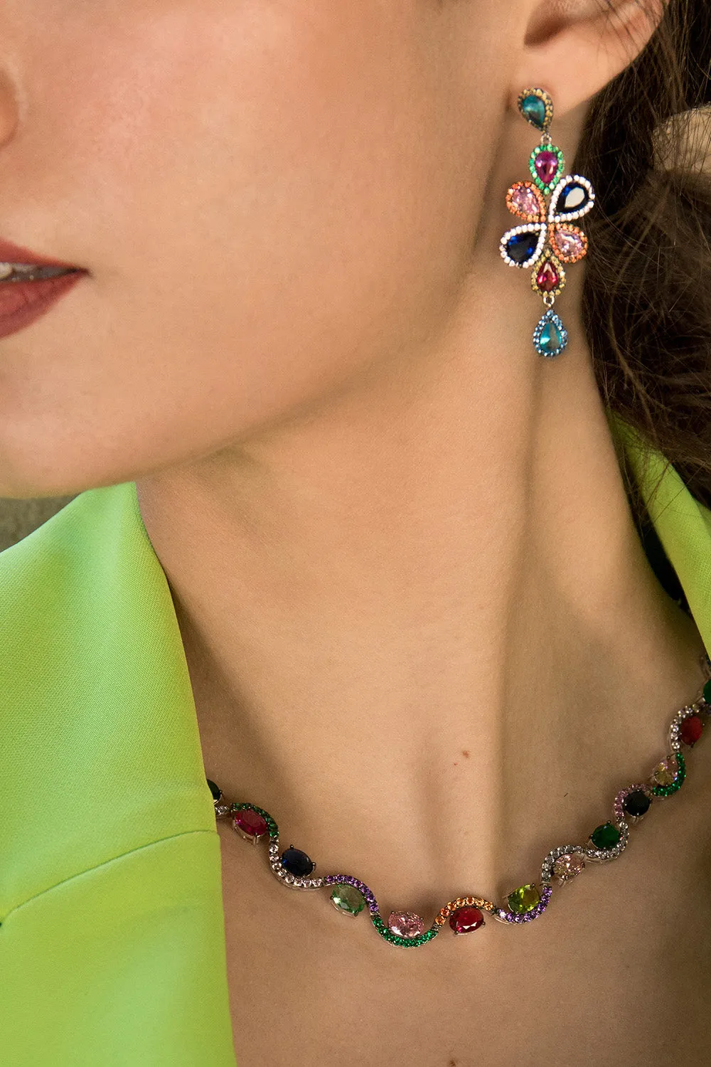 Pendientes largos de piedras de colores diseo floral