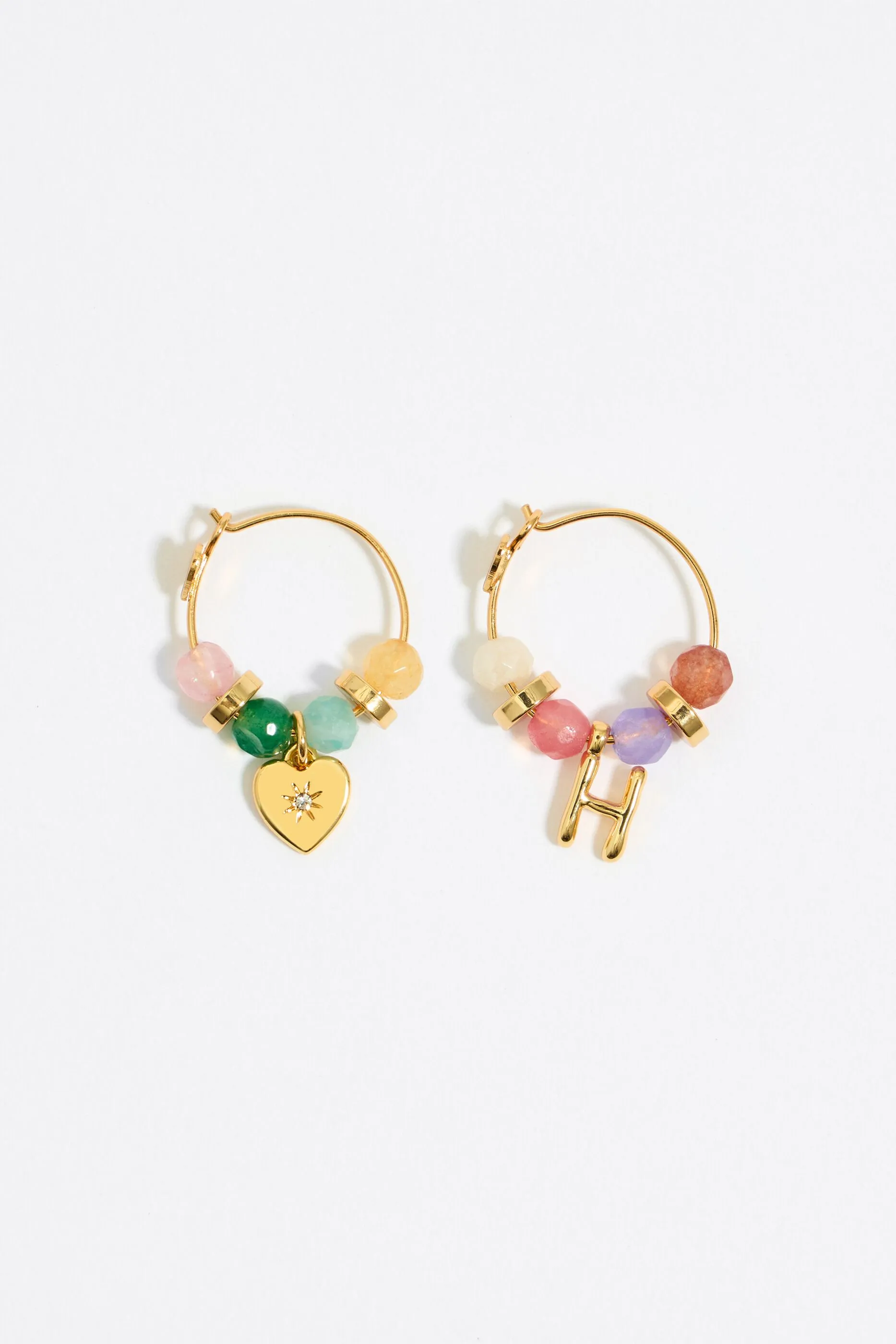 Pendientes letra H piedras multicolores