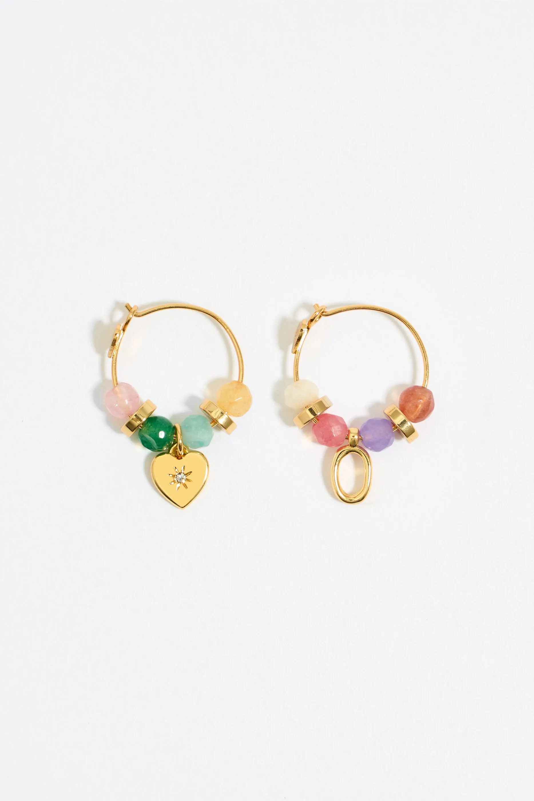 Pendientes letra O piedras multicolores