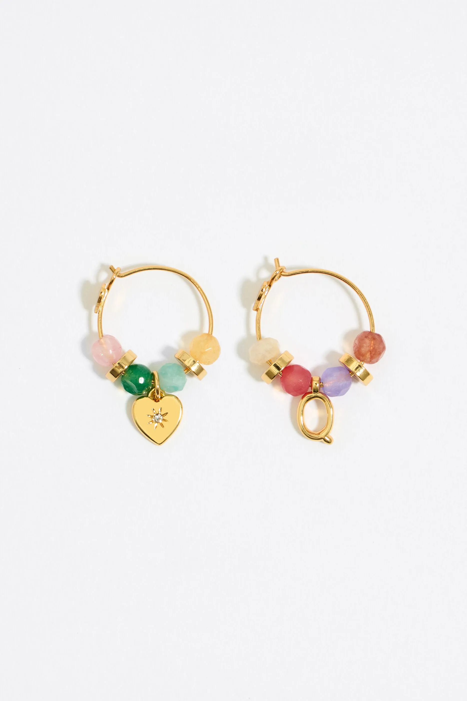 Pendientes letra Q piedras multicolores
