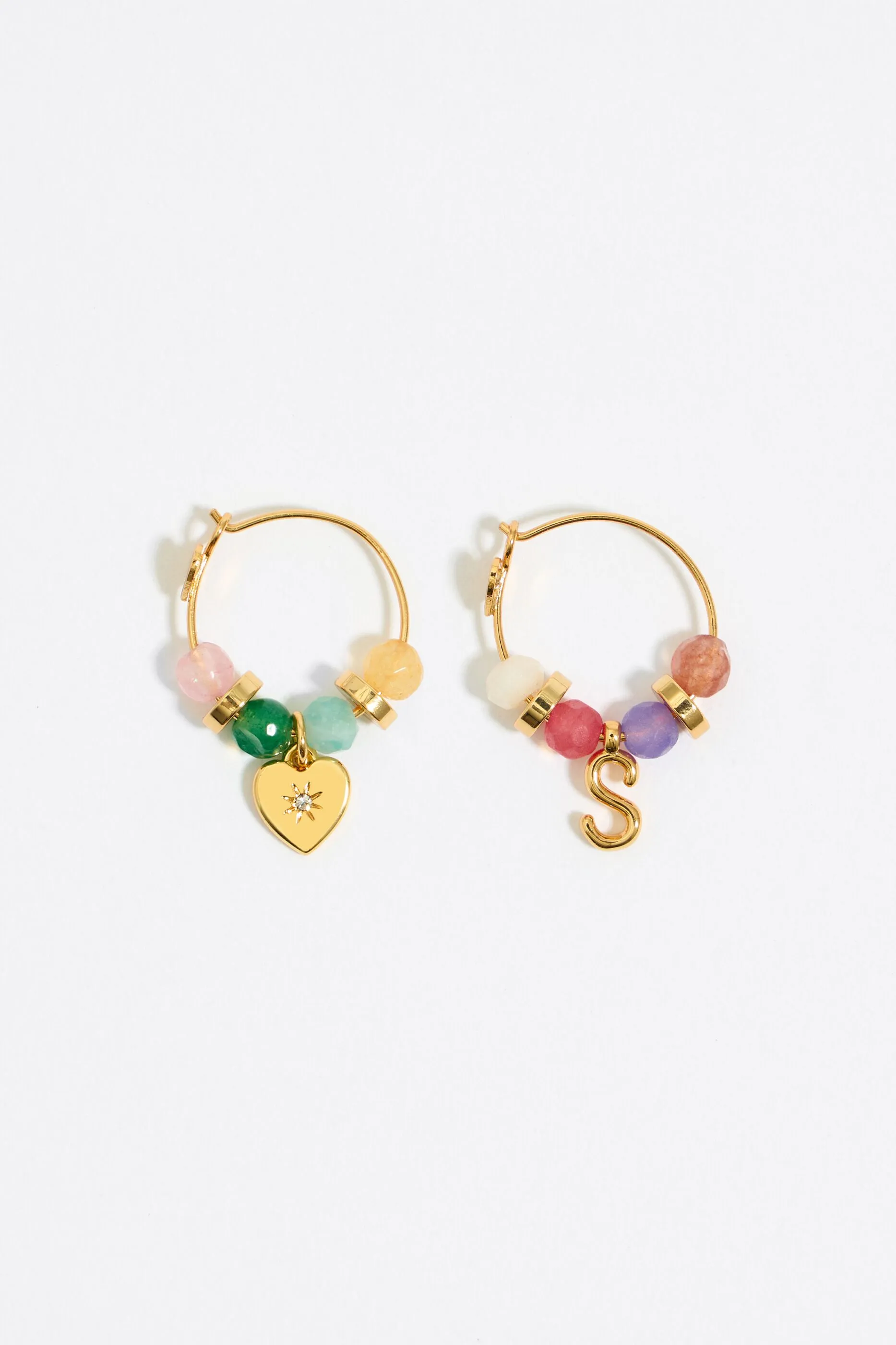 Pendientes letra S piedras multicolores