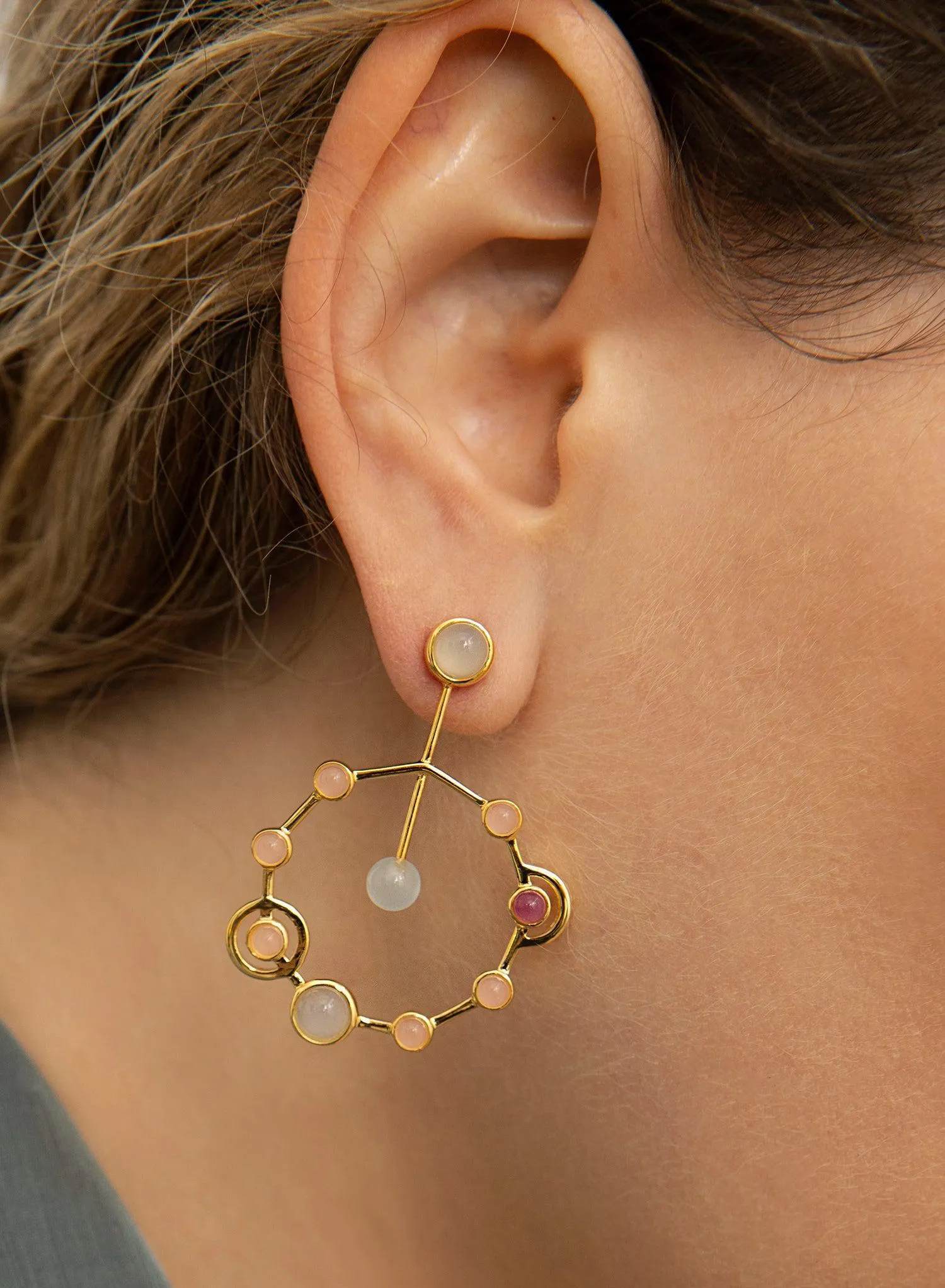Pendientes originales de plata diseo átomos con piedras de colores