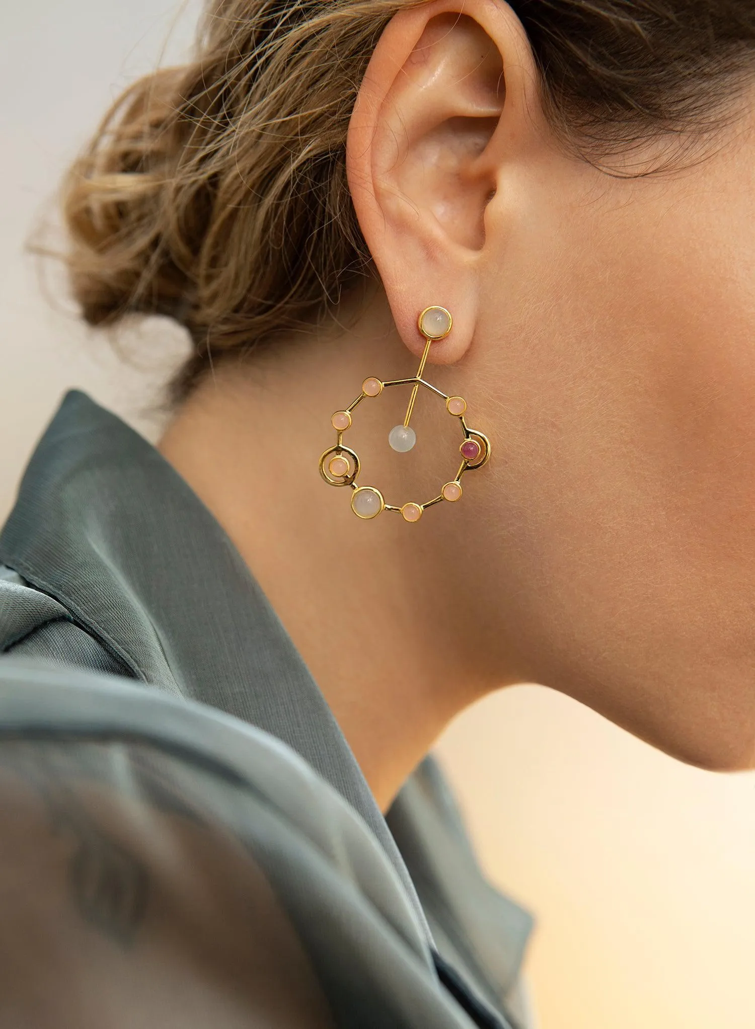 Pendientes originales de plata diseo átomos con piedras de colores