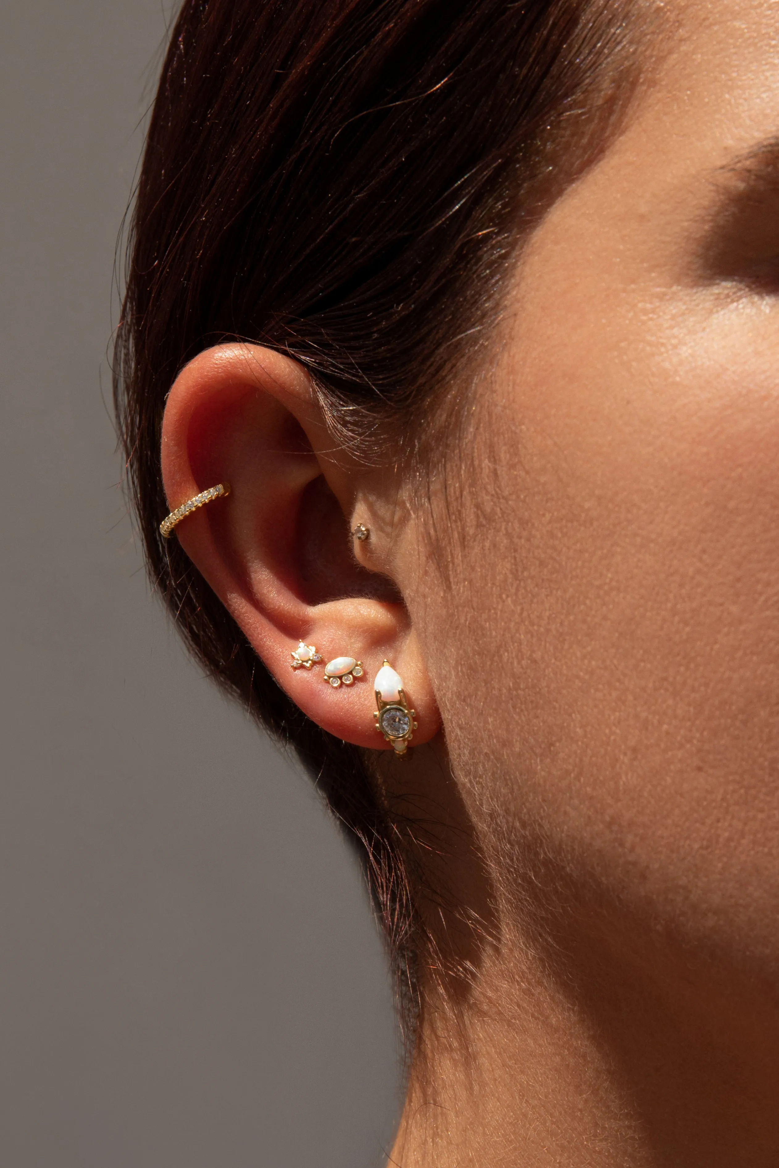 Piercing de plata con circonitas y piedras semipreciosas