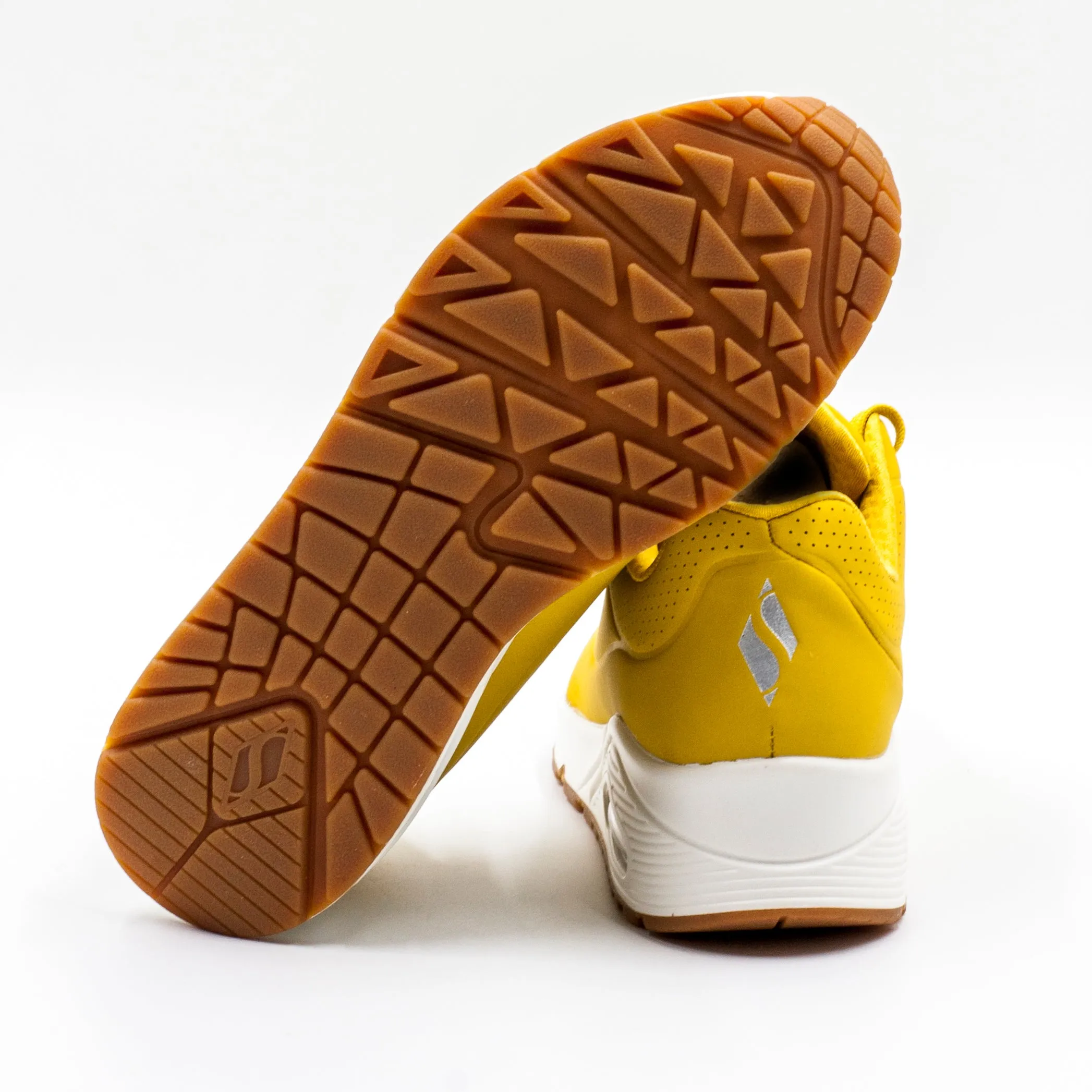 Skechers UNO STAND ON AIR Color Amarillo