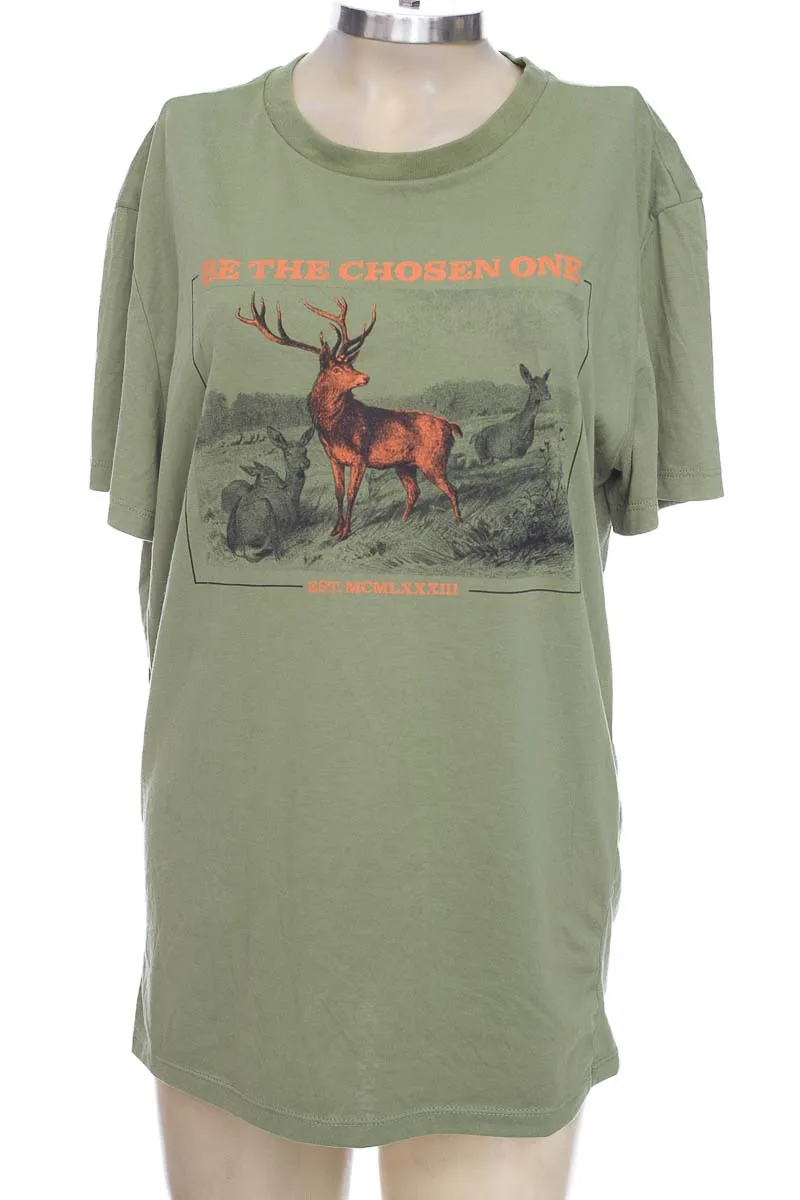 TOP / CAMISETA COLOR VERDE  CLOSEANDO