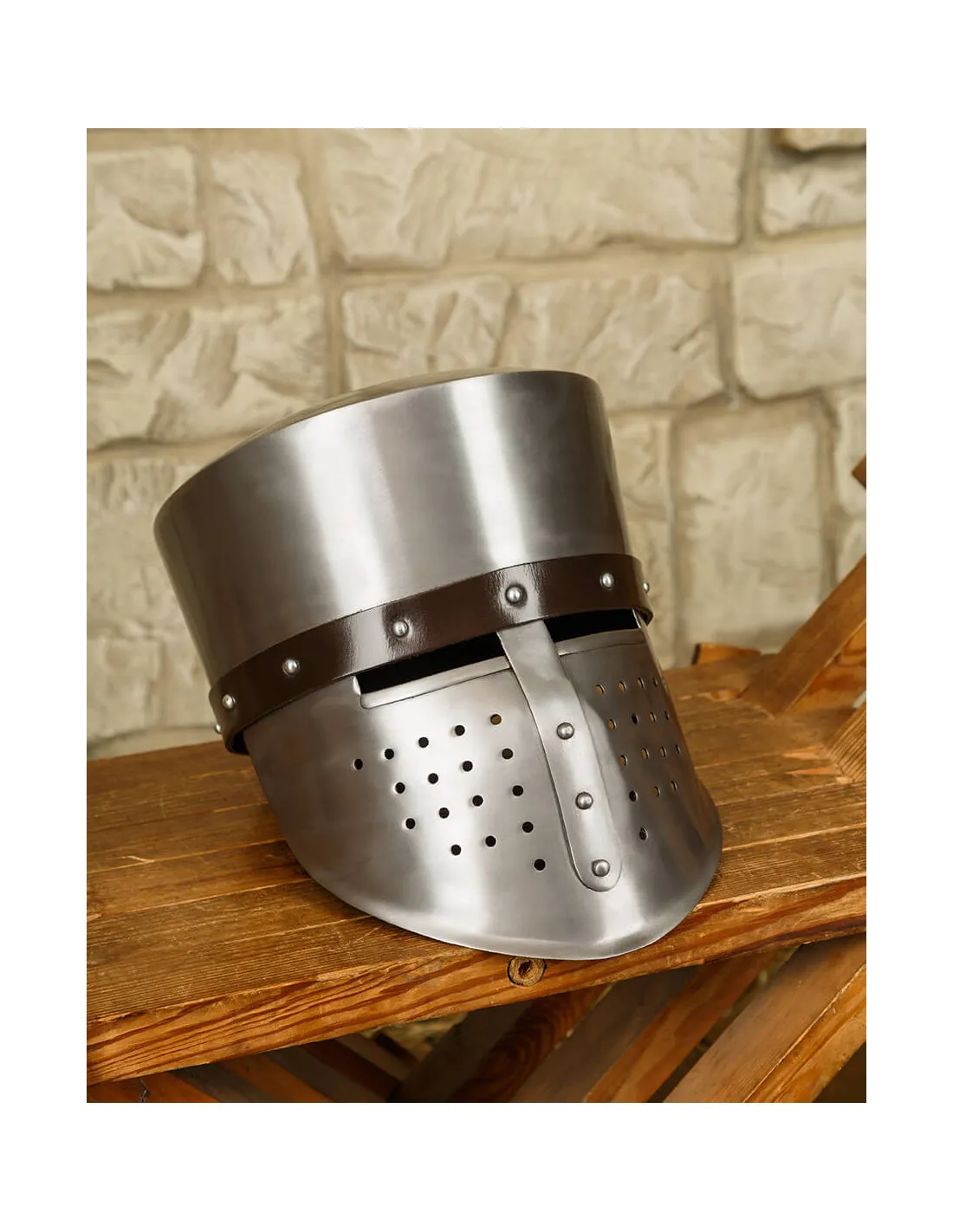Yelmo medieval acero pulido modelo Laurin